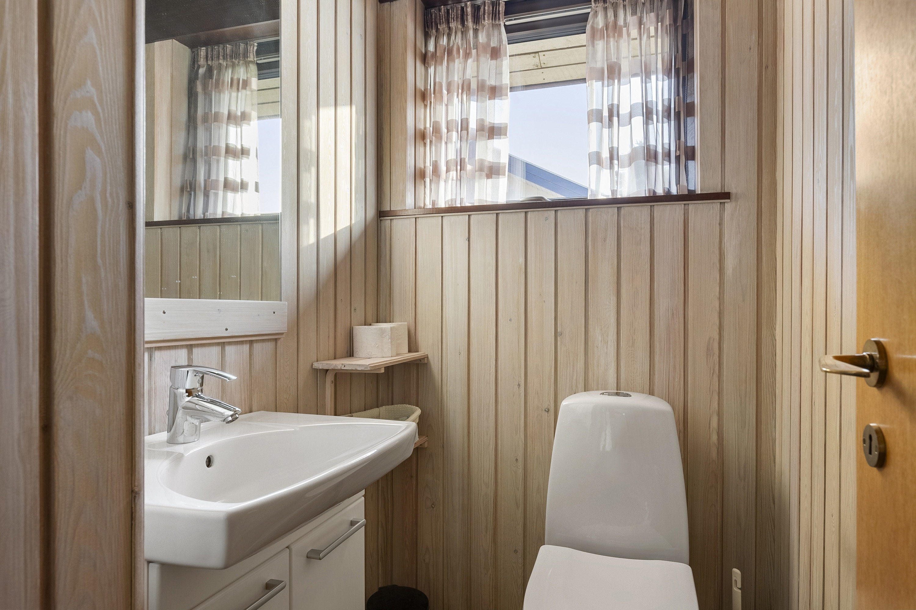 Fremhævet badeværelse billede i fuldskærmstilstand. Billede af Ahornvænget 41, 8362 Hørning