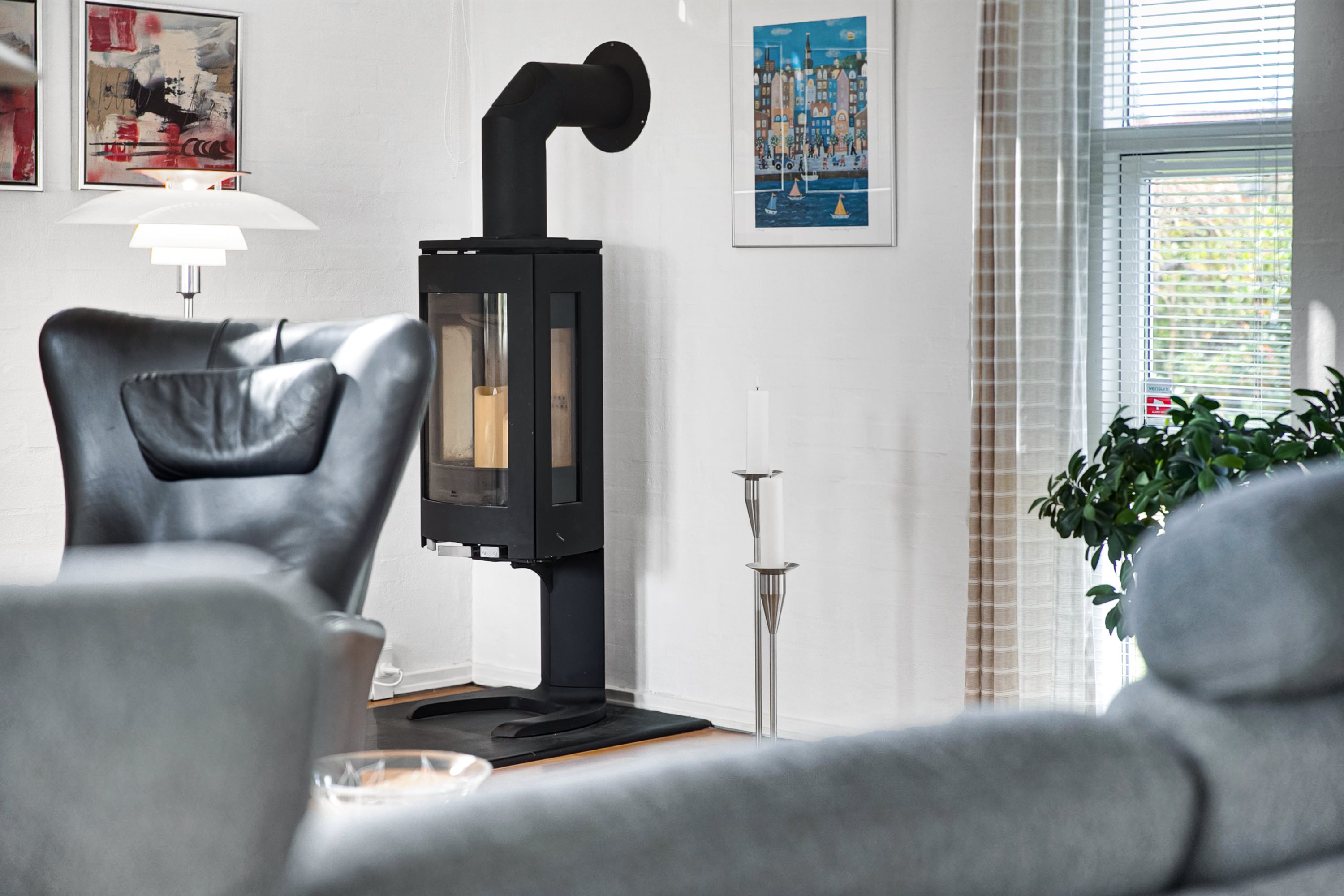 Fremhævet stue billede i fuldskærmstilstand. Billede af Østermarken 73, 9320 Hjallerup