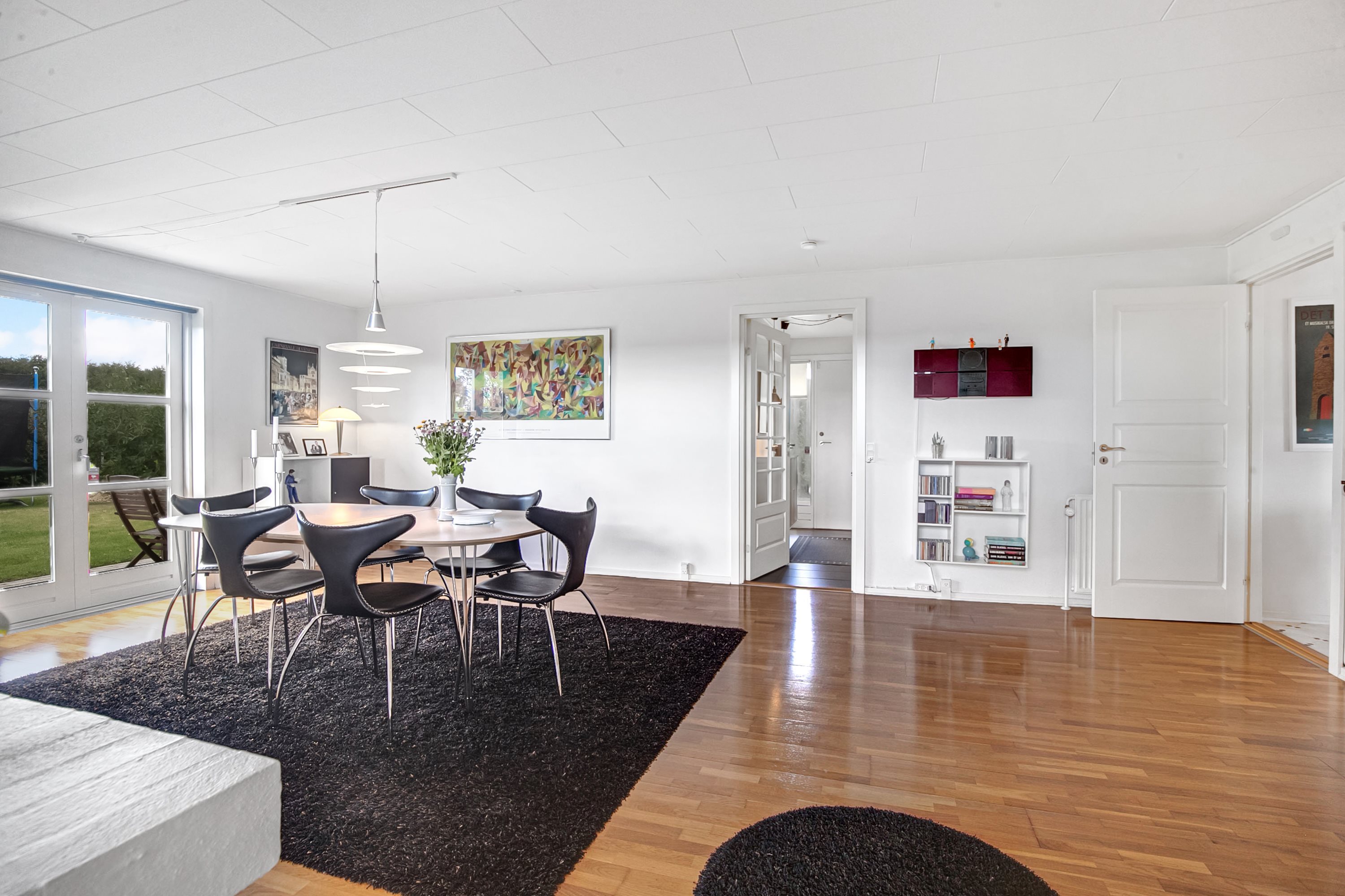 Fremhævet stue billede i fuldskærmstilstand. Billede af Østermarken 73, 9320 Hjallerup