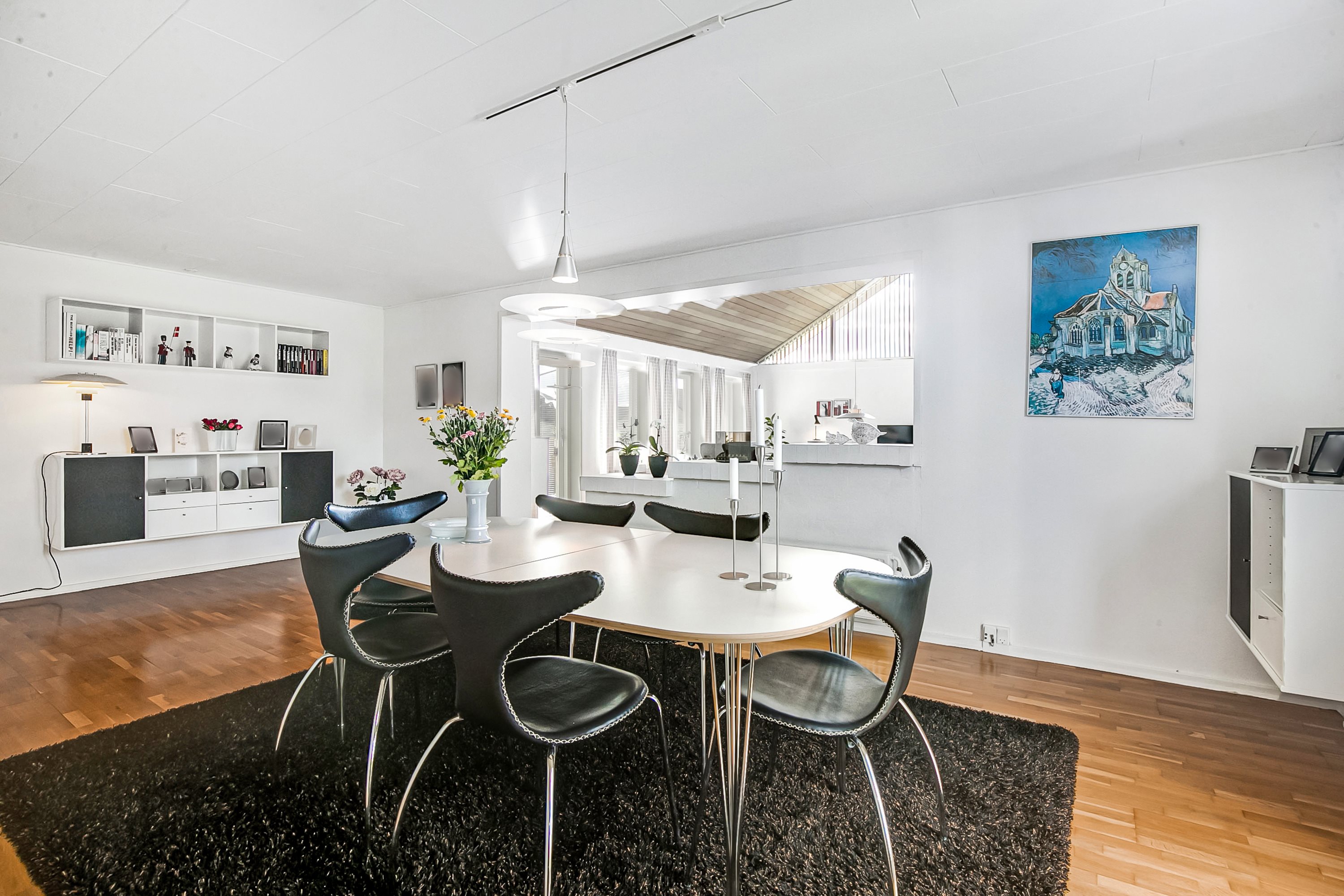 Fremhævet stue billede i fuldskærmstilstand. Billede af Østermarken 73, 9320 Hjallerup