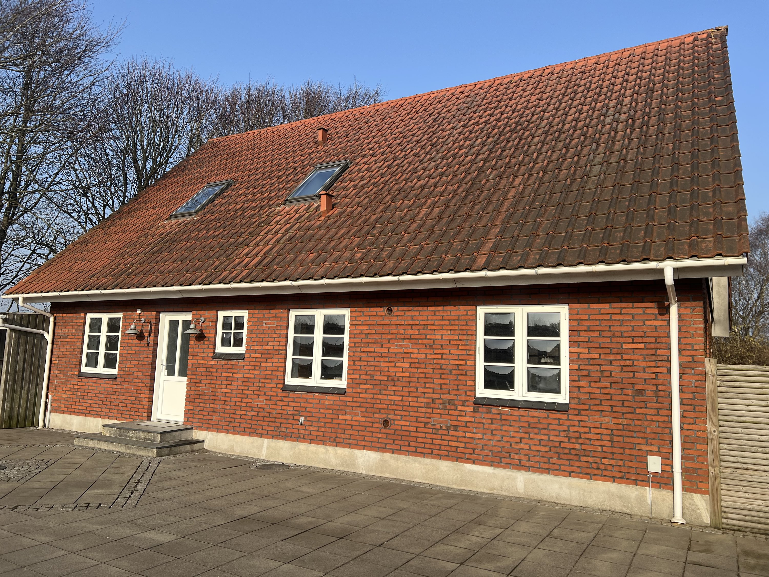 Fremhævet facade billede i fuldskærmstilstand. Billede af Vardevej 112, 6900 Skjern