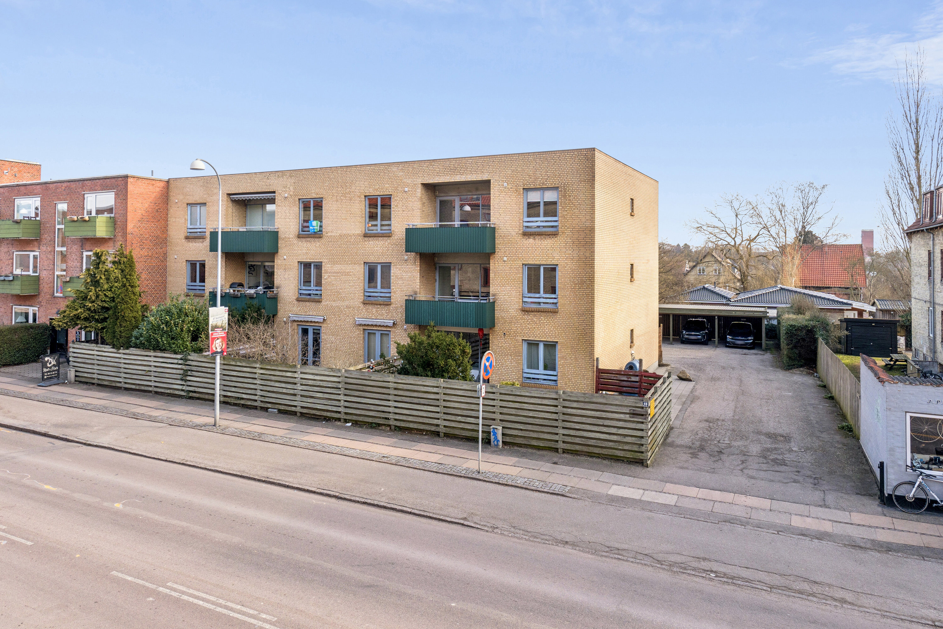 Fremhævet facade billede i fuldskærmstilstand. Billede af Hvidovrevej 49, 2. mf., 2610 Rødovre