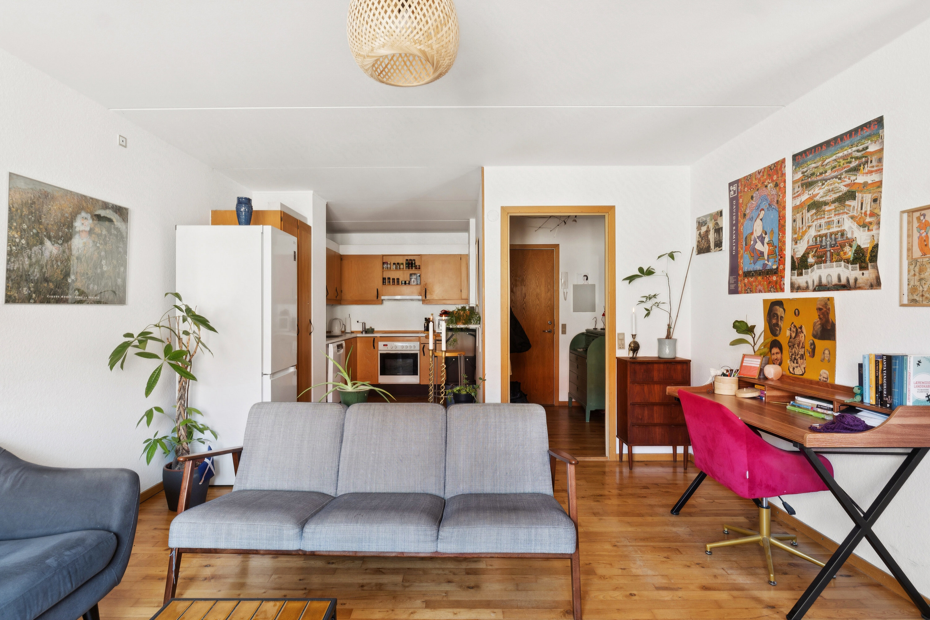 Fremhævet stue billede i fuldskærmstilstand. Billede af Hvidovrevej 49, 2. mf., 2610 Rødovre