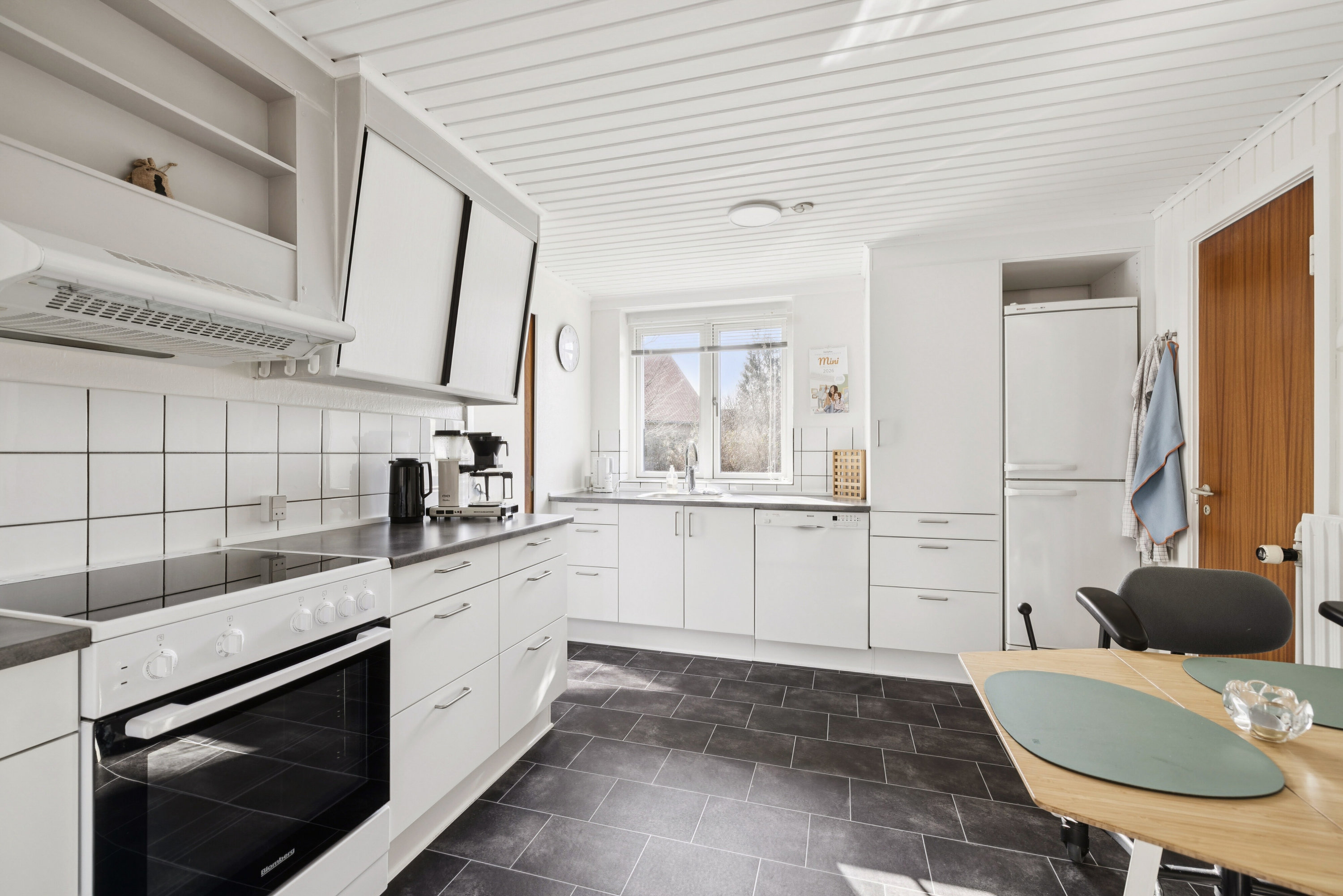 Fremhævet køkken billede i fuldskærmstilstand. Billede af Viebæltet 35, 5900 Rudkøbing