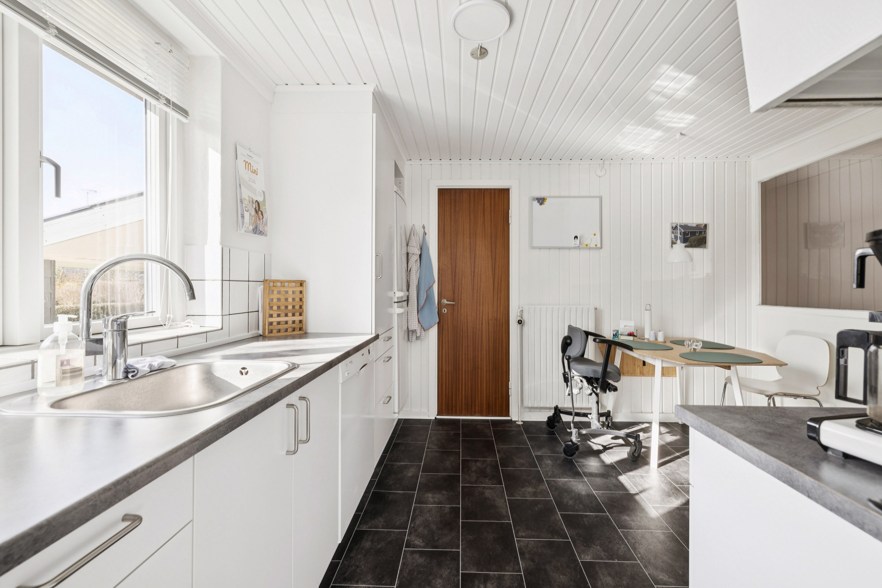 Fremhævet køkken billede i fuldskærmstilstand. Billede af Viebæltet 35, 5900 Rudkøbing