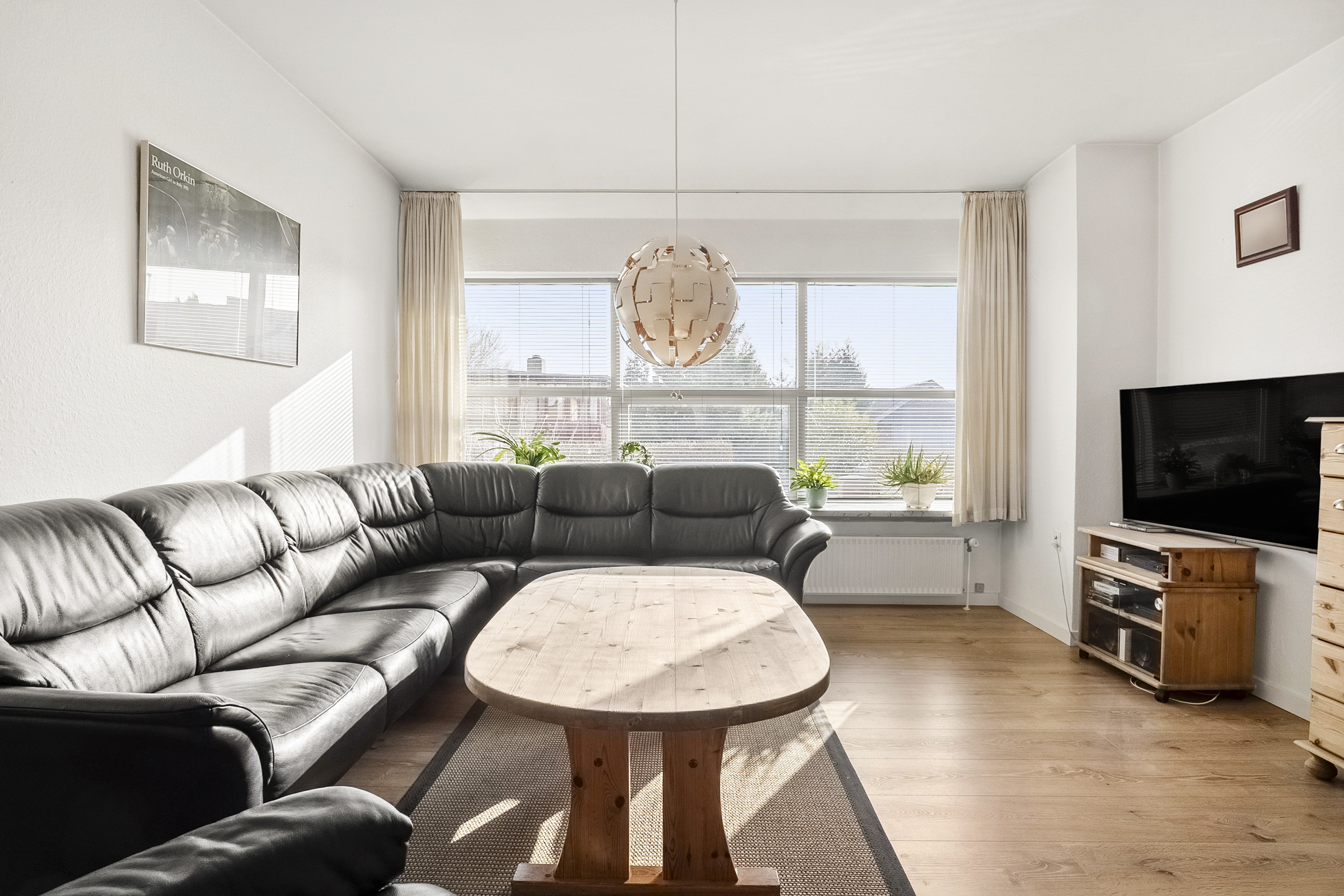 Fremhævet stue billede i fuldskærmstilstand. Billede af Priorsløkkevej 122, 8700 Horsens