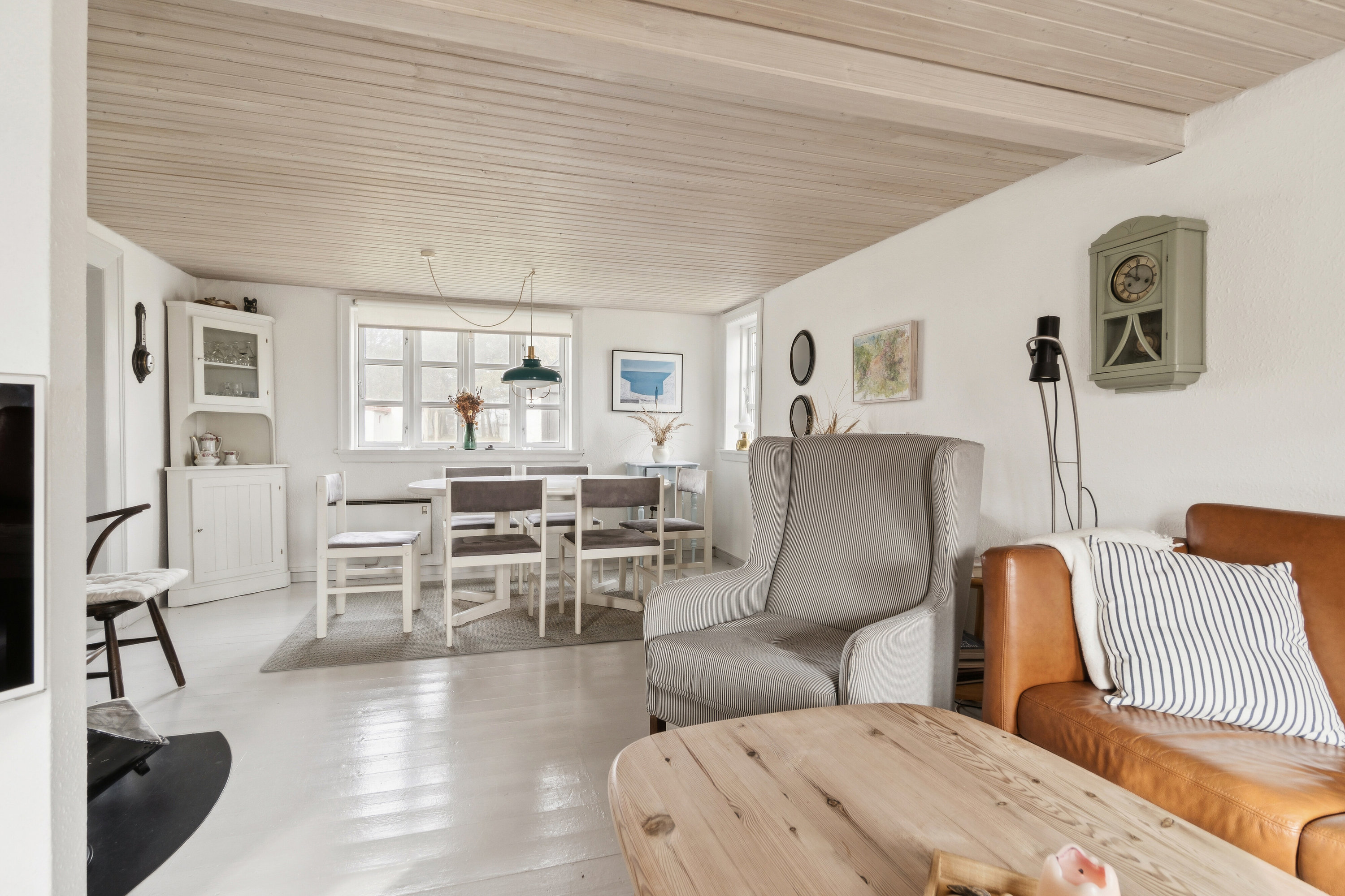 Fremhævet stue billede i fuldskærmstilstand. Billede af Stenbjerg Kirke Vej 71, Stenbjerg, 7752 Snedsted