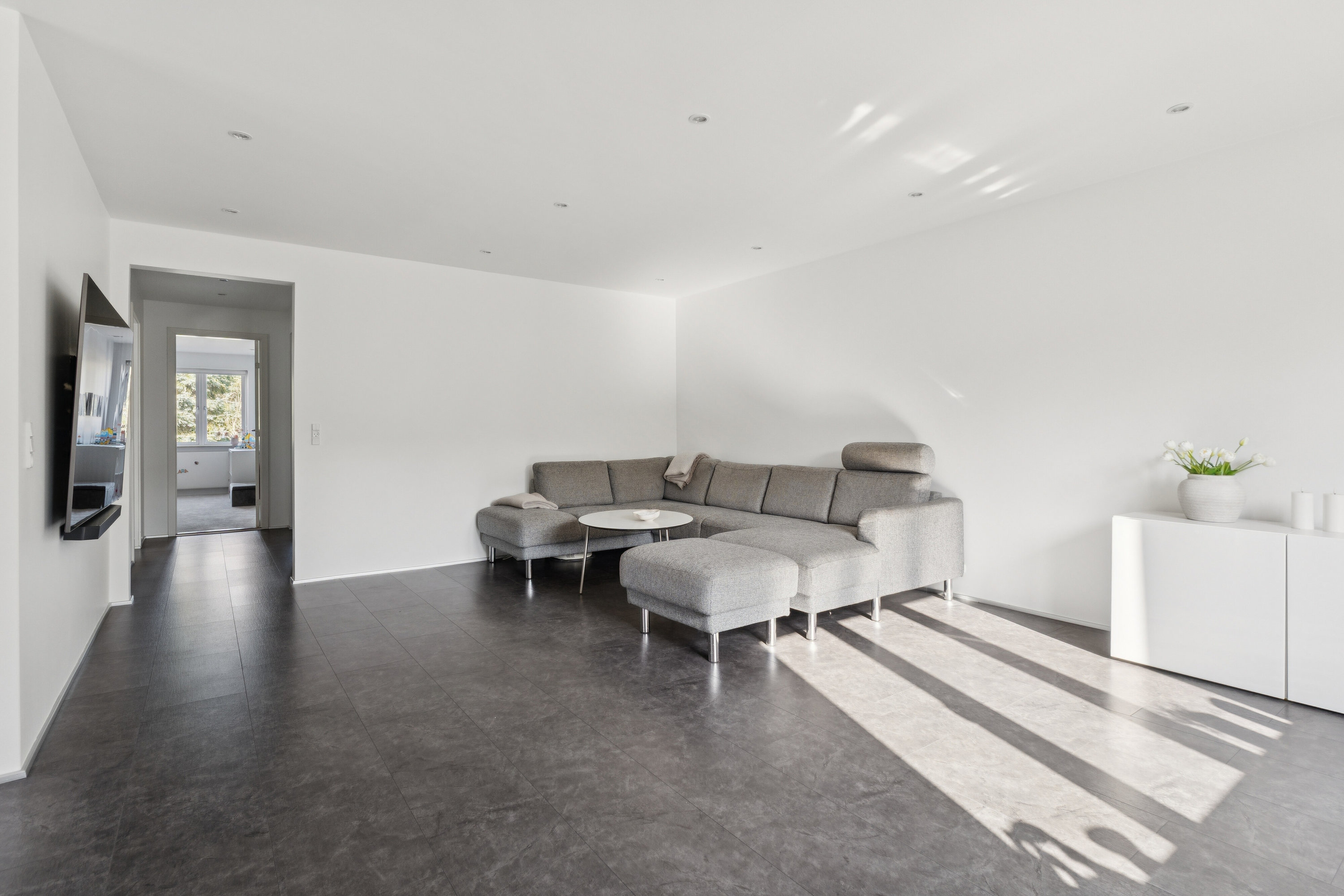 Fremhævet stue billede i fuldskærmstilstand. Billede af Nonnevænget 5, 5700 Svendborg