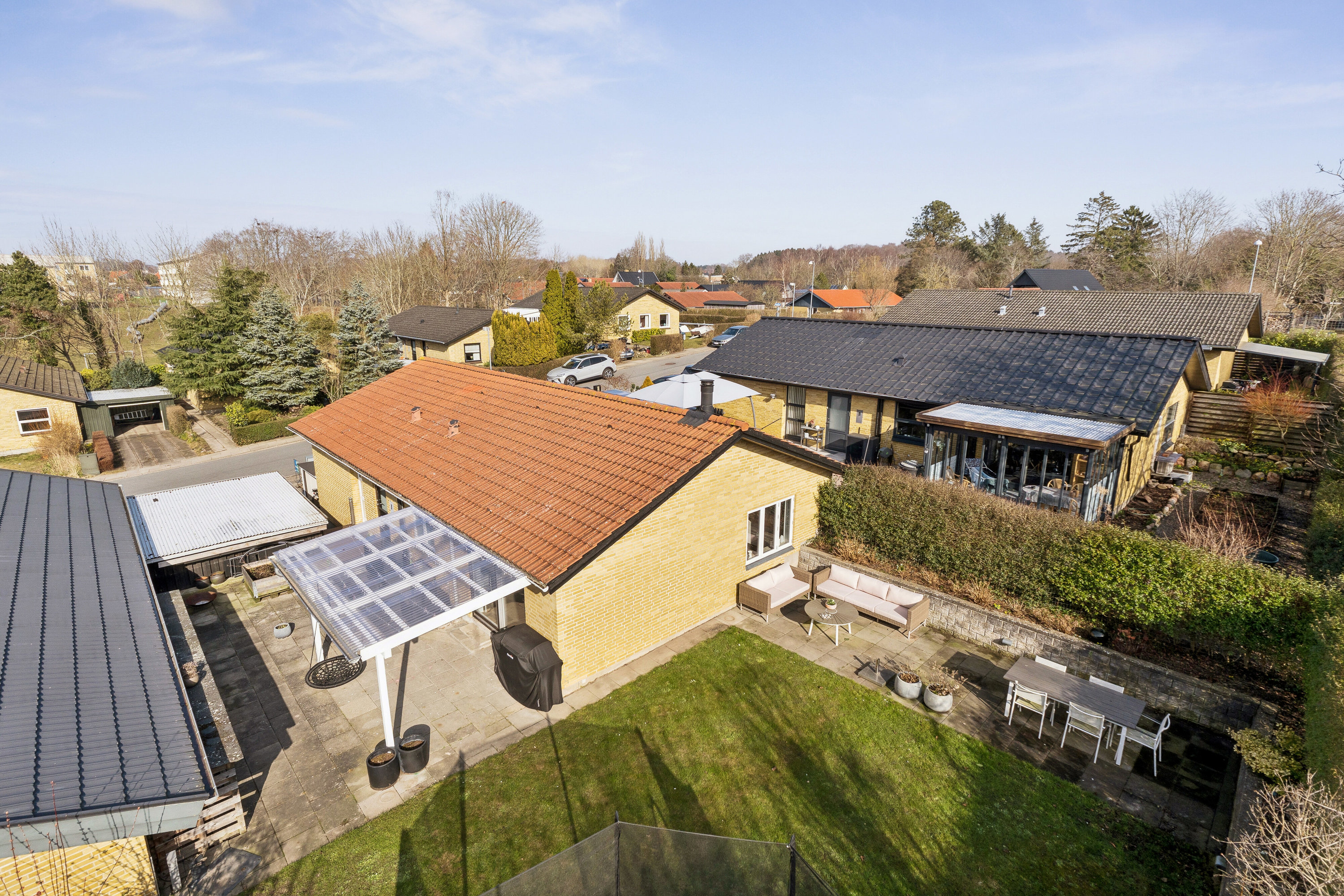 Fremhævet set fra haven billede i fuldskærmstilstand. Billede af Nonnevænget 5, 5700 Svendborg