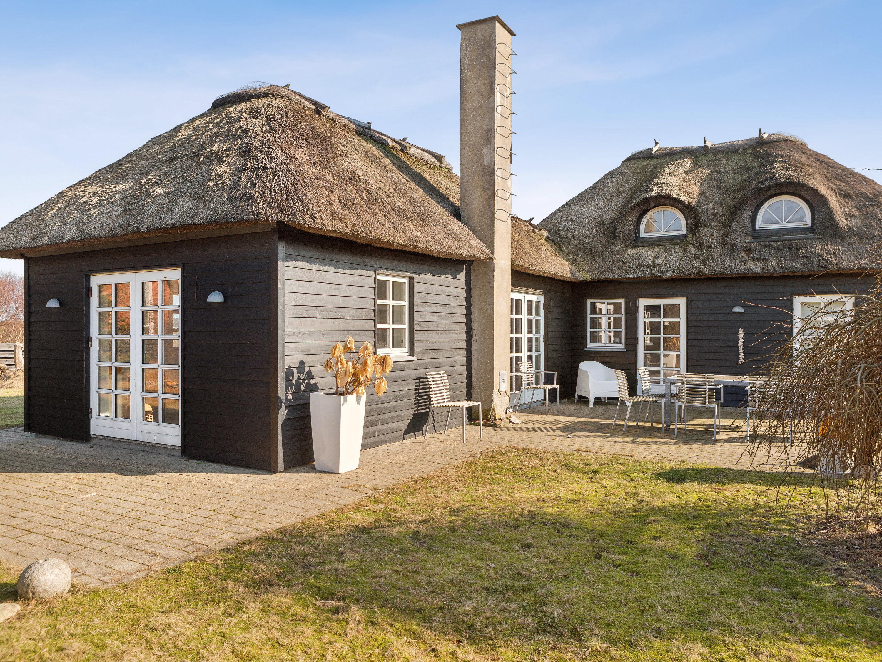 Fremhævet udendørs billede i fuldskærmstilstand. Billede af Strandvejen 11, Tornby, 9850 Hirtshals