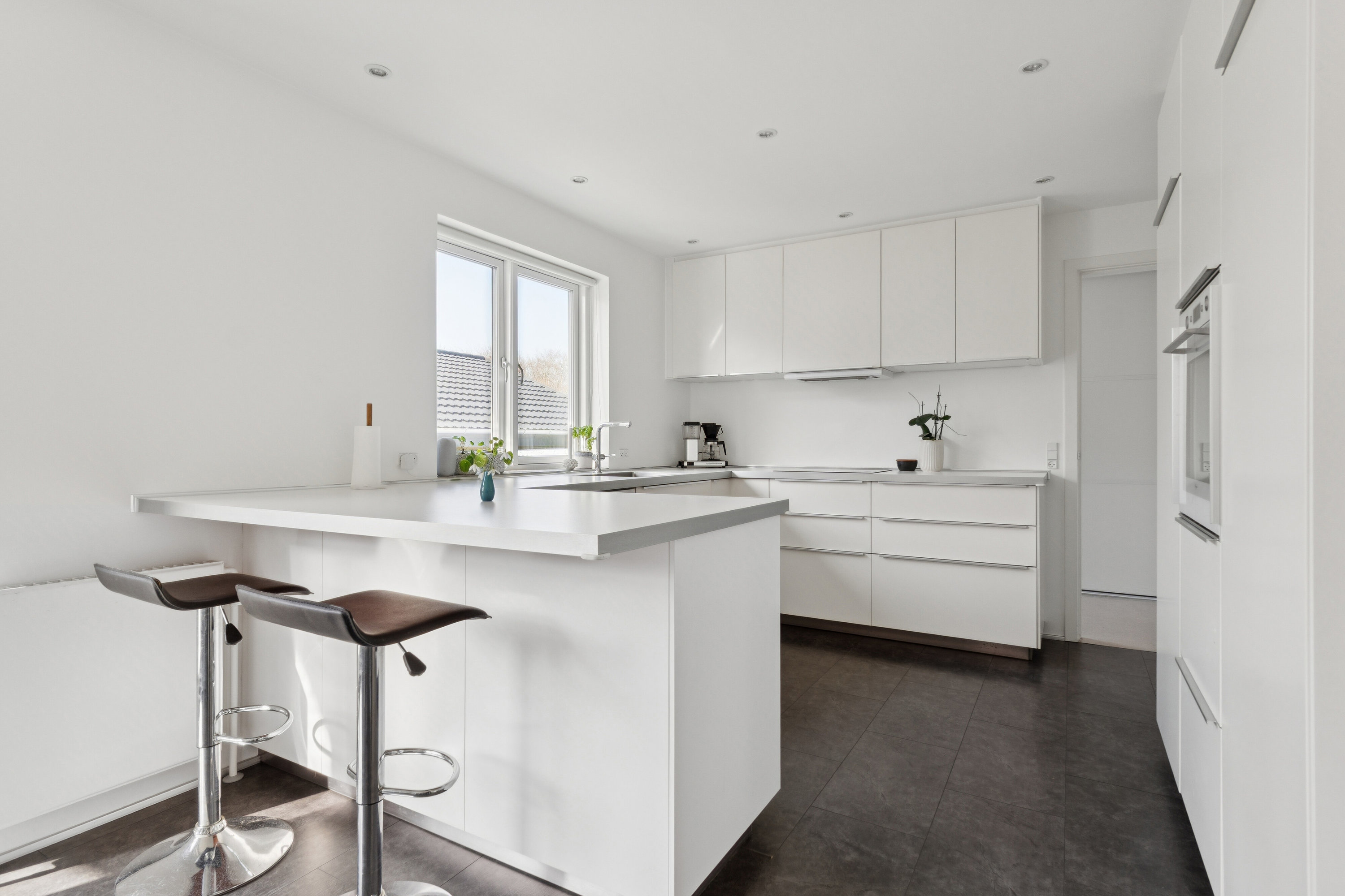 Fremhævet køkken billede i fuldskærmstilstand. Billede af Nonnevænget 5, 5700 Svendborg