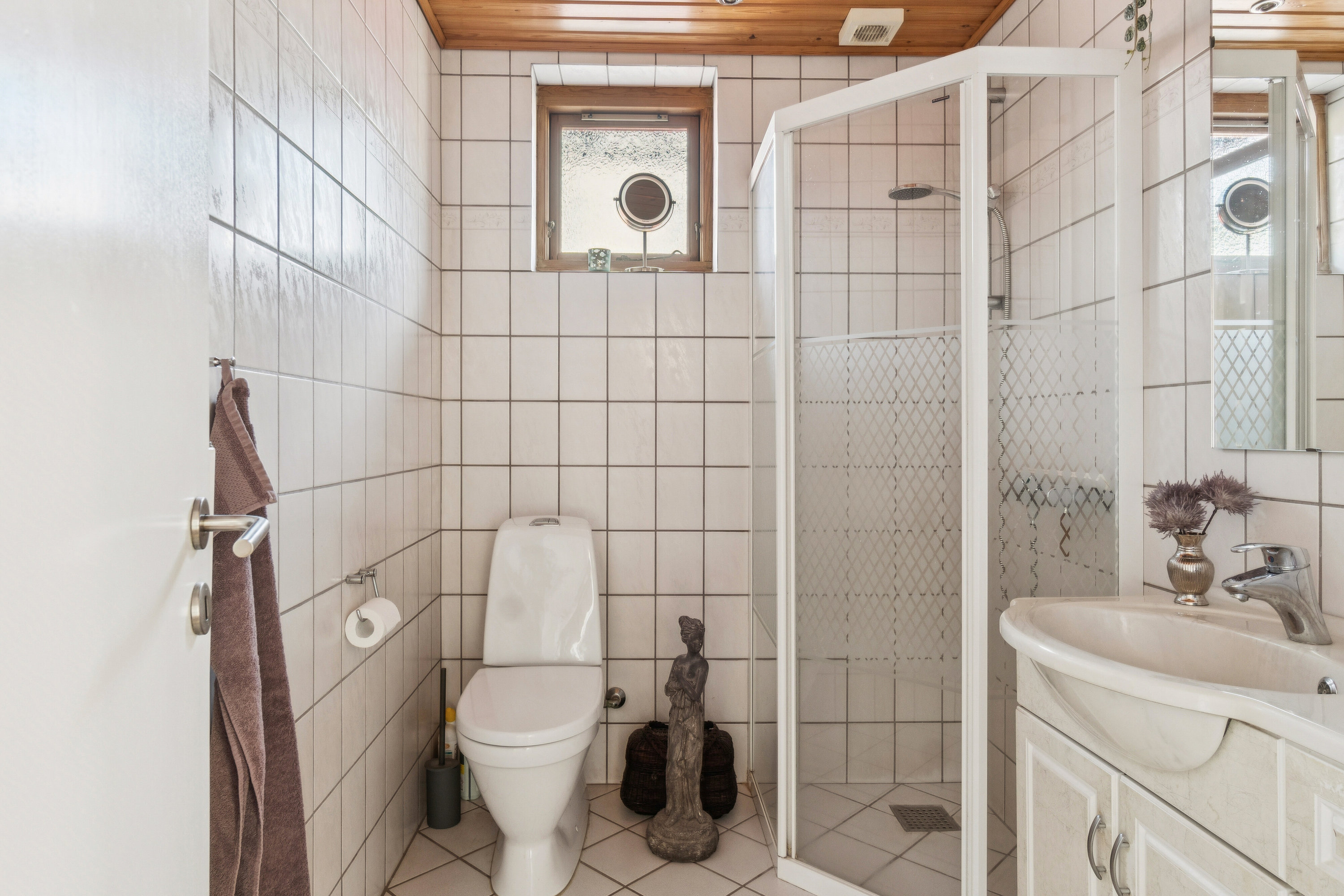 Fremhævet badeværelse billede i fuldskærmstilstand. Billede af Skovvej 23, 5540 Ullerslev