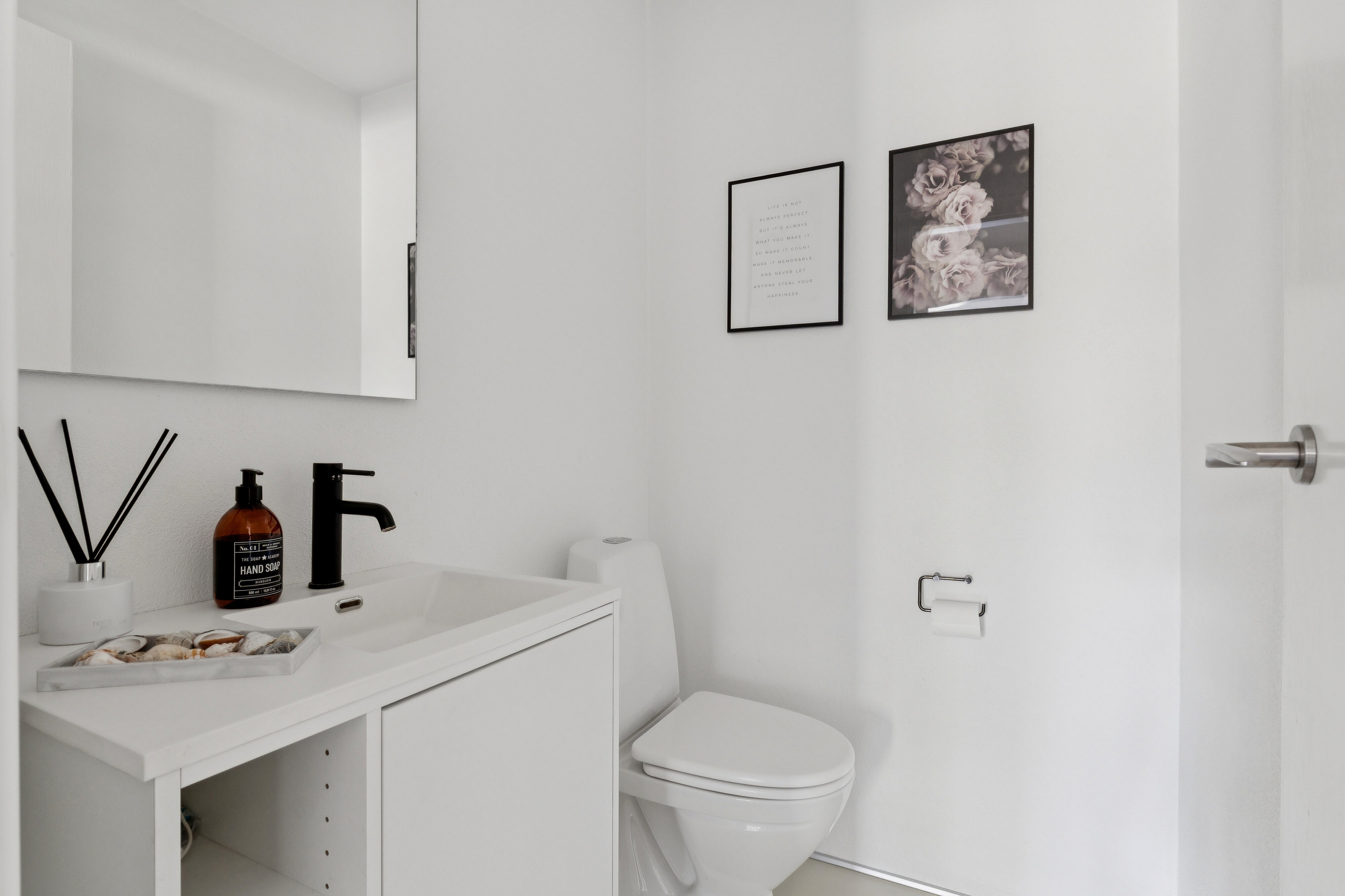 Fremhævet badeværelse billede i fuldskærmstilstand. Billede af Nonnevænget 5, 5700 Svendborg