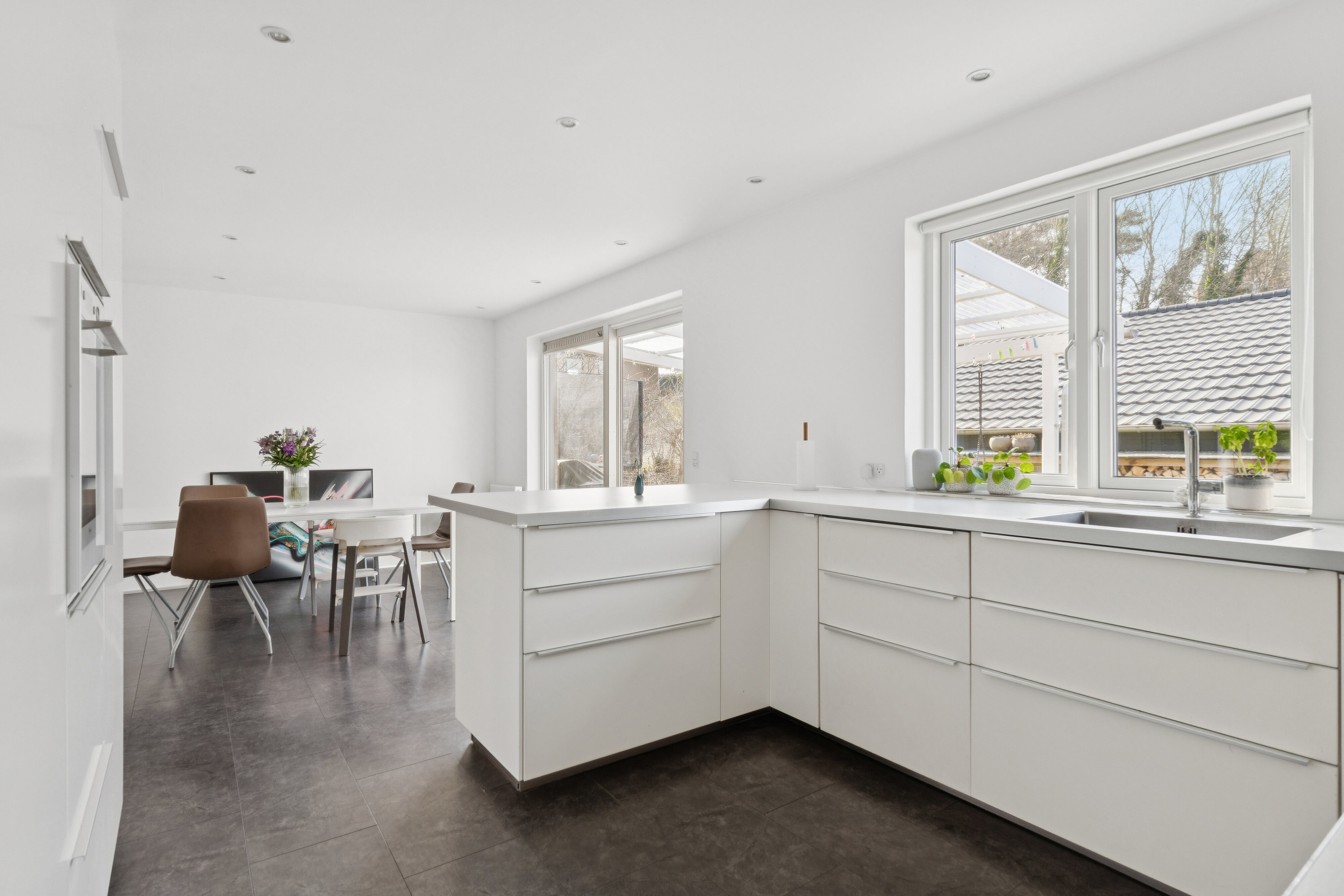 Fremhævet køkken billede i fuldskærmstilstand. Billede af Nonnevænget 5, 5700 Svendborg