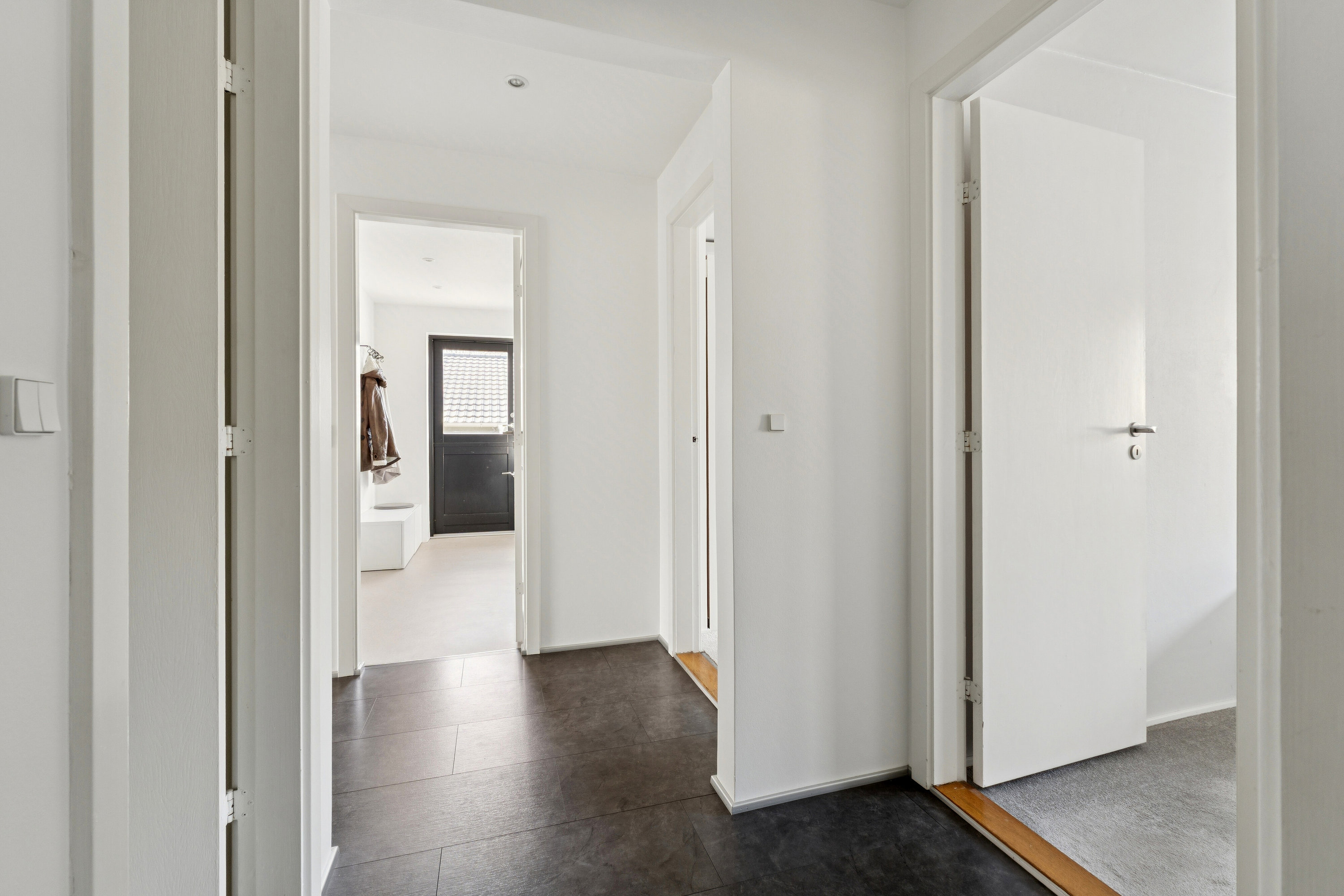 Fremhævet hall billede i fuldskærmstilstand. Billede af Nonnevænget 5, 5700 Svendborg