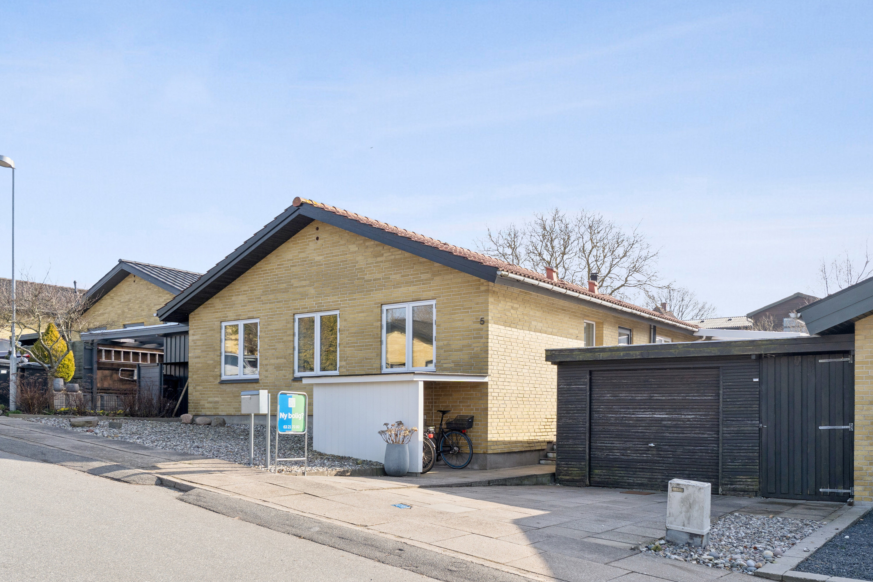 Fremhævet set fra vejen billede i fuldskærmstilstand. Billede af Nonnevænget 5, 5700 Svendborg