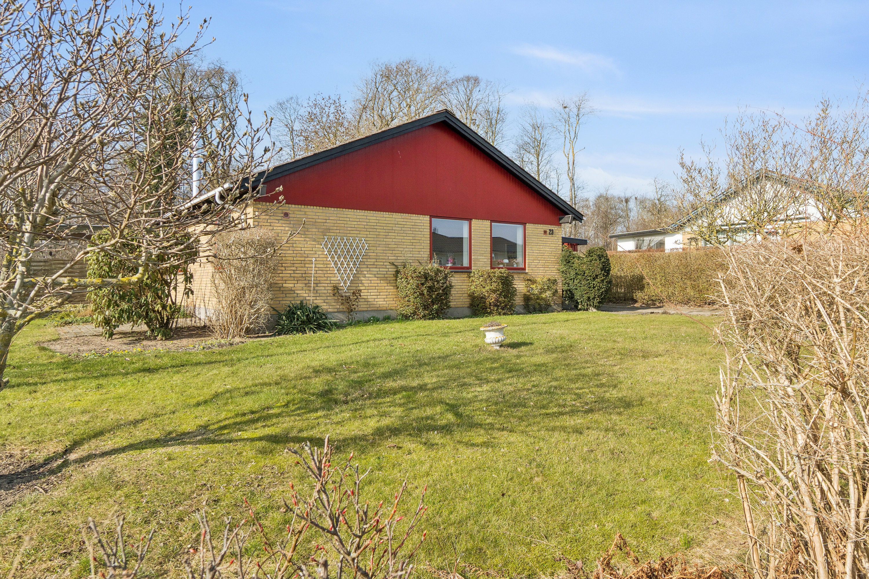 Fremhævet set fra haven billede i fuldskærmstilstand. Billede af Skovvej 23, 5540 Ullerslev