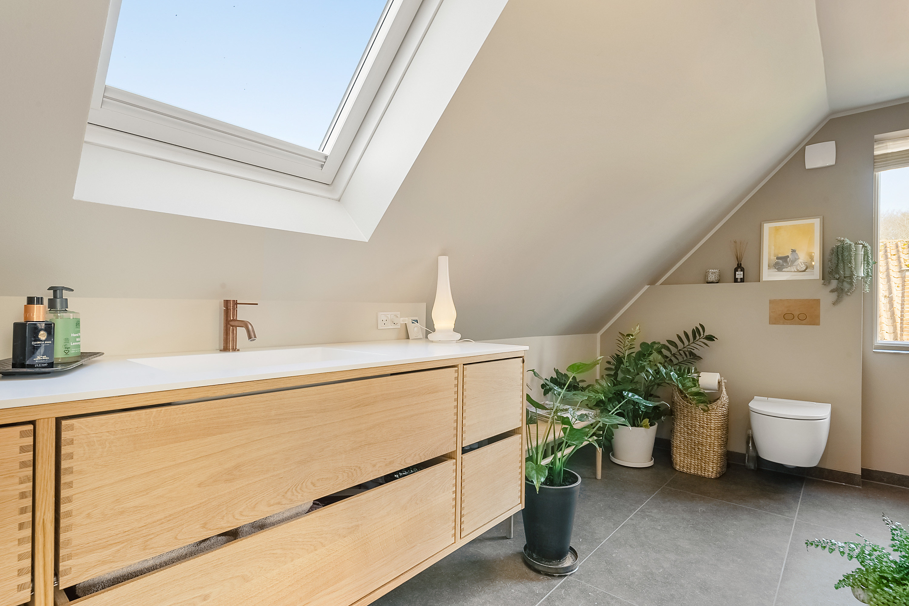 Fremhævet badeværelse billede i fuldskærmstilstand. Billede af Otto Sverdrups Vej 5, Risvangen, 8200 Aarhus N