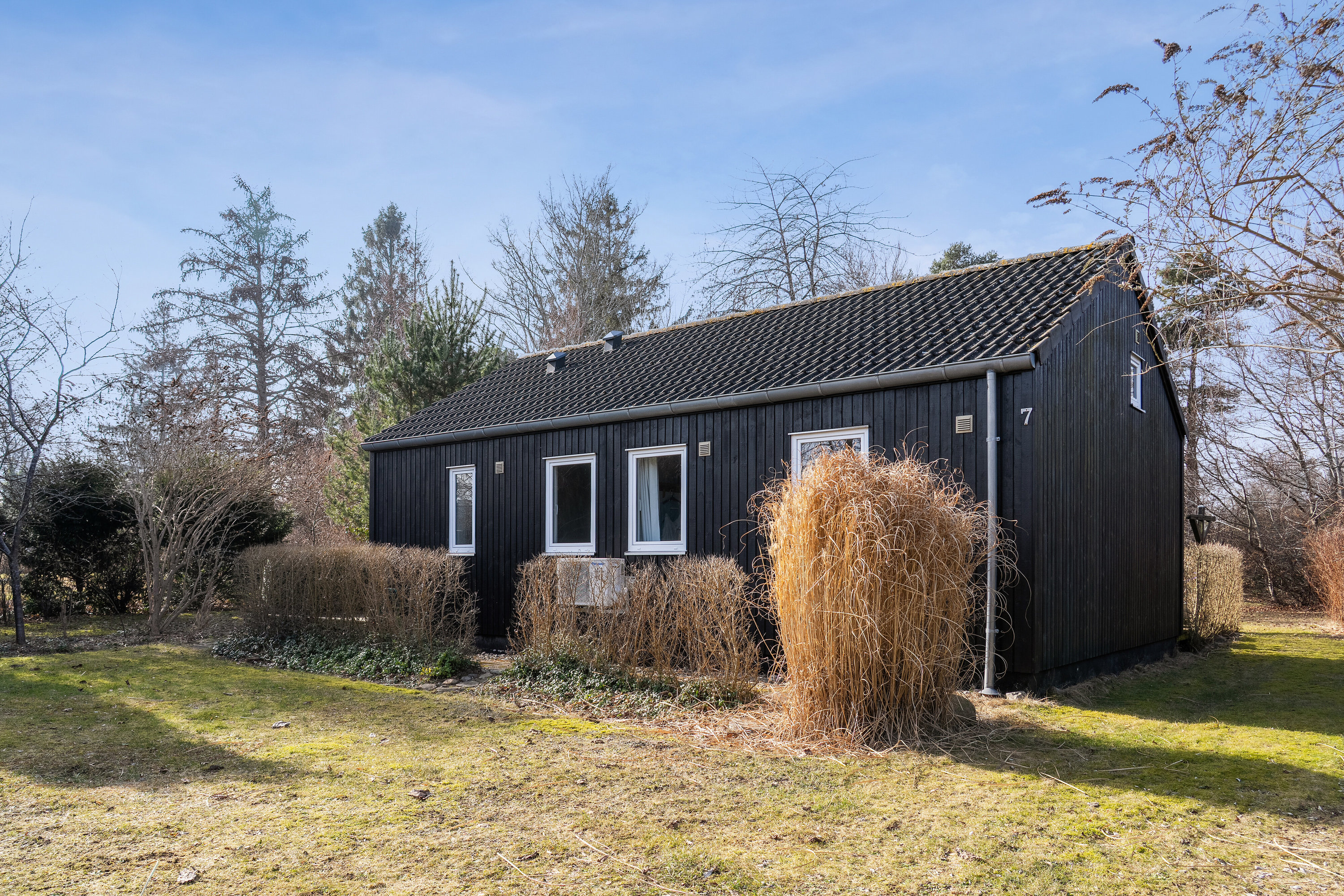 Fremhævet set fra haven billede i fuldskærmstilstand. Billede af Dalevænget 7, Munkerup, 3120 Dronningmølle