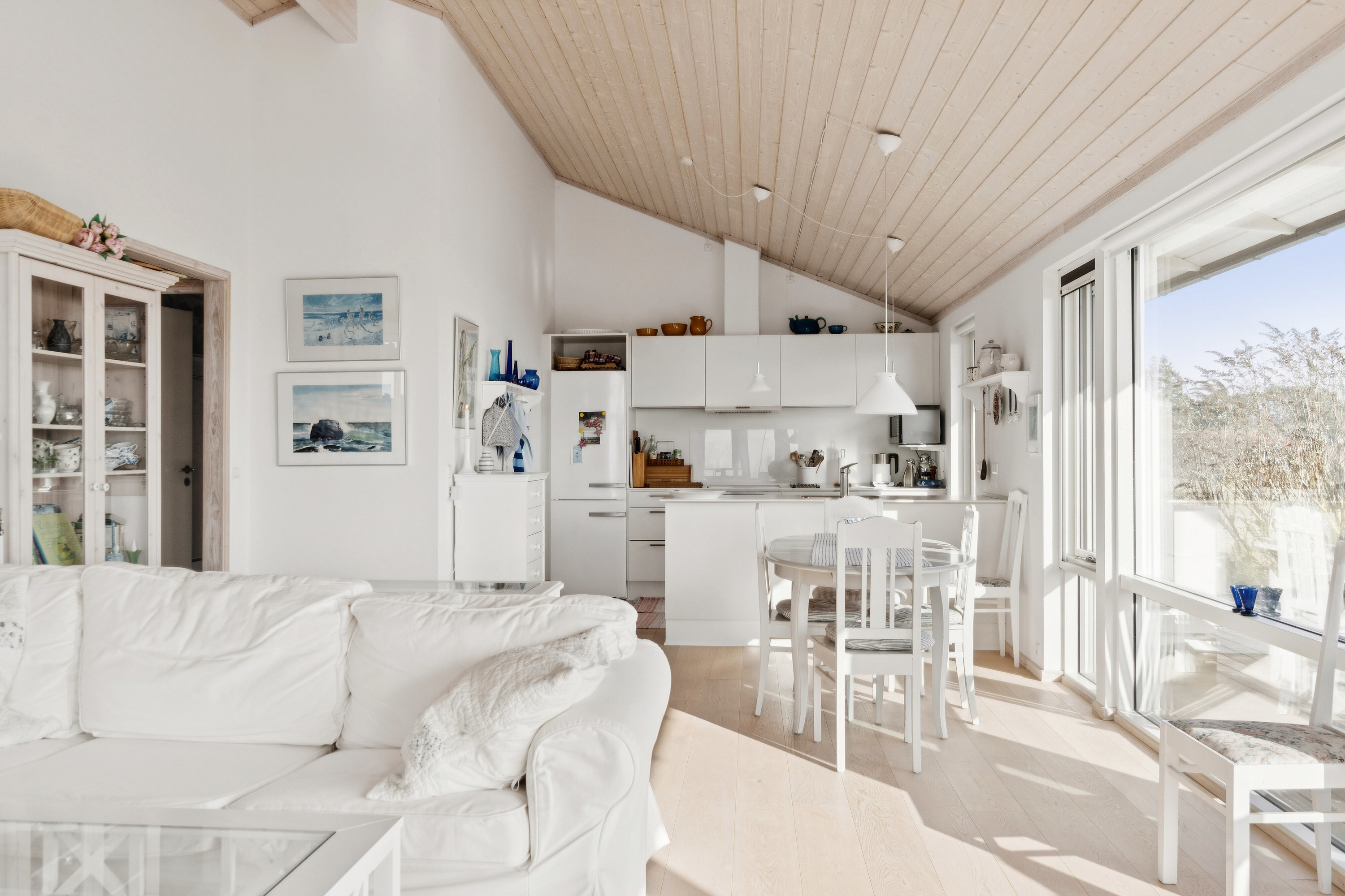 Fremhævet stue billede i fuldskærmstilstand. Billede af Slothsvej 24, 4400 Kalundborg