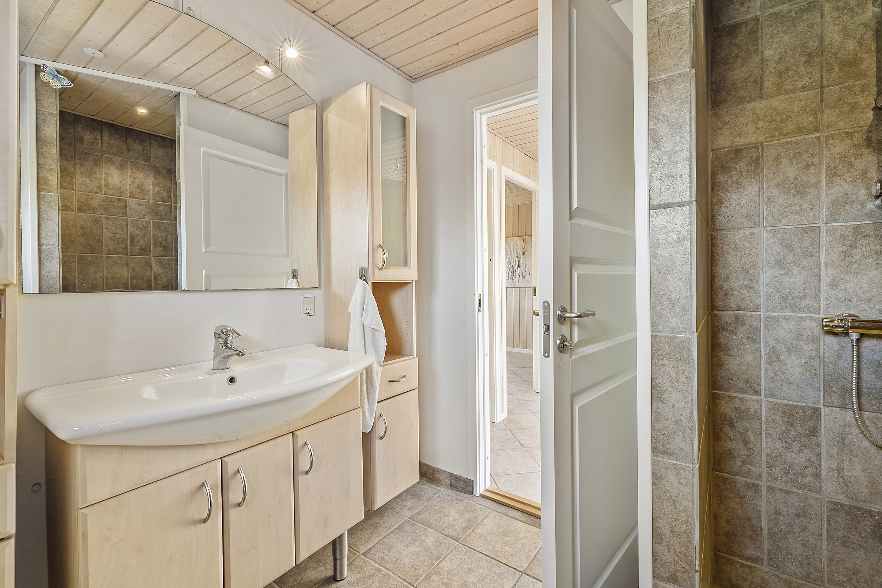 Fremhævet badeværelse billede i fuldskærmstilstand. Billede af Skrænten 2, Korsør Syd, 4220 Korsør