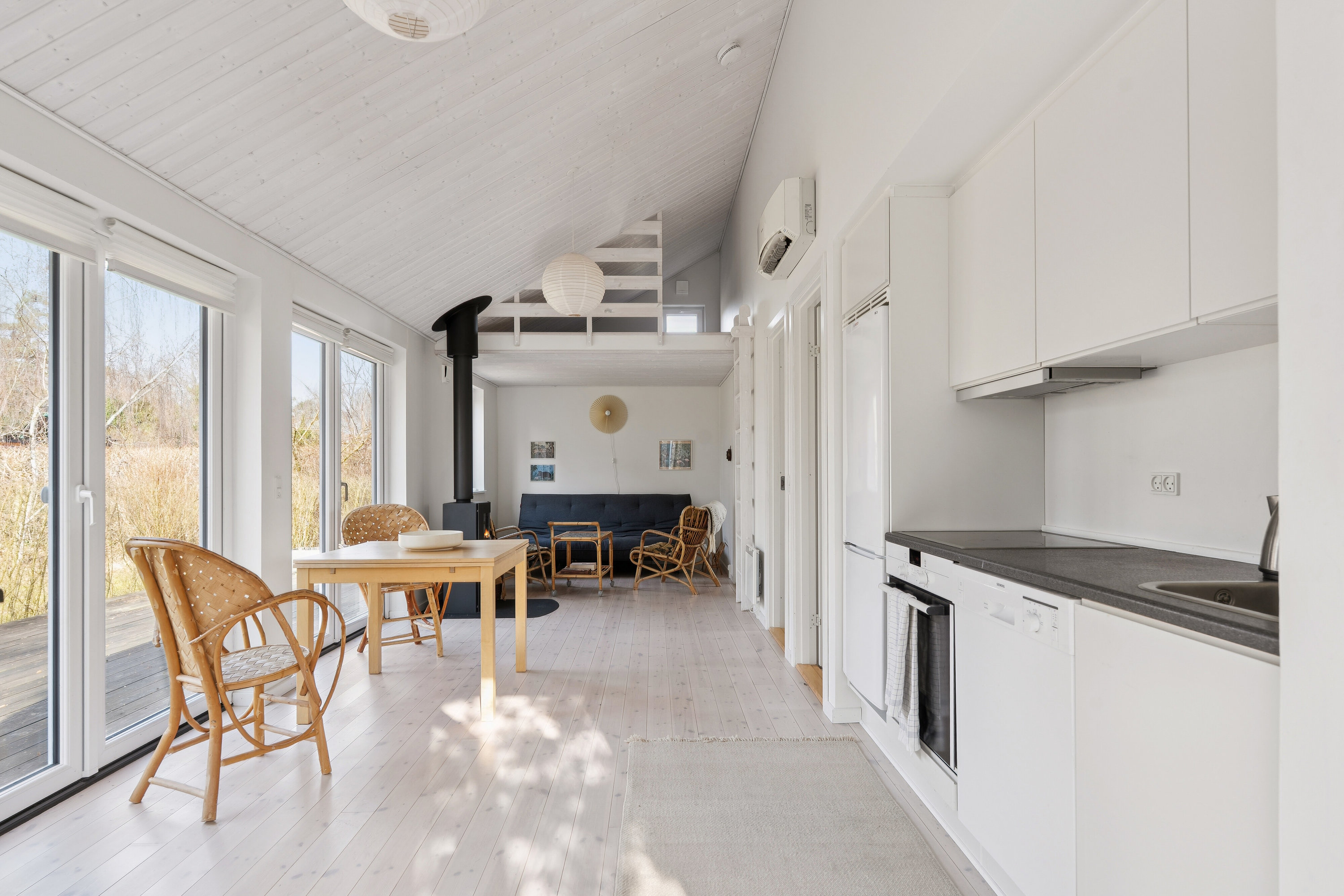 Fremhævet spisestue billede i fuldskærmstilstand. Billede af Dalevænget 7, Munkerup, 3120 Dronningmølle