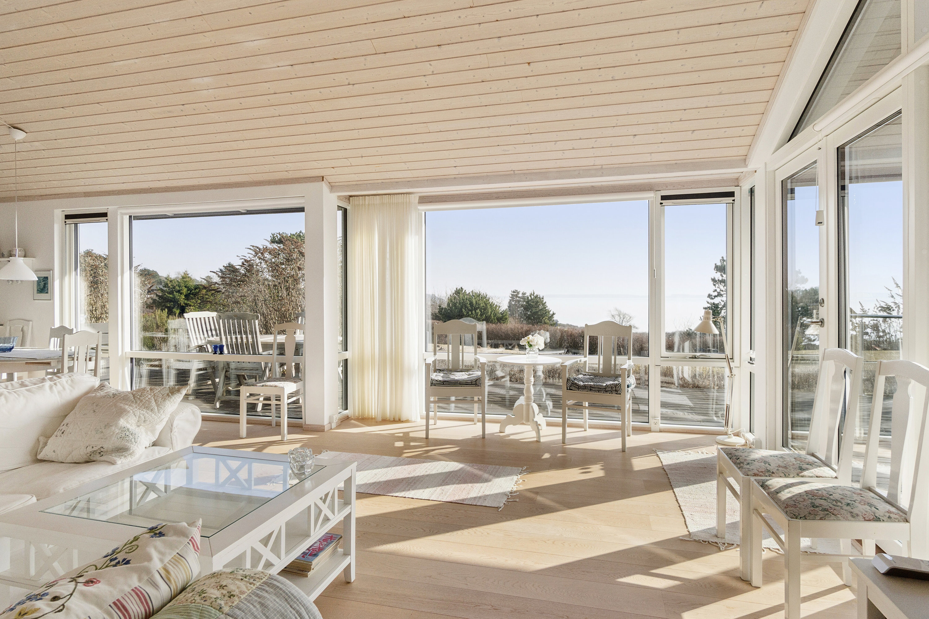 Fremhævet stue billede i fuldskærmstilstand. Billede af Slothsvej 24, 4400 Kalundborg