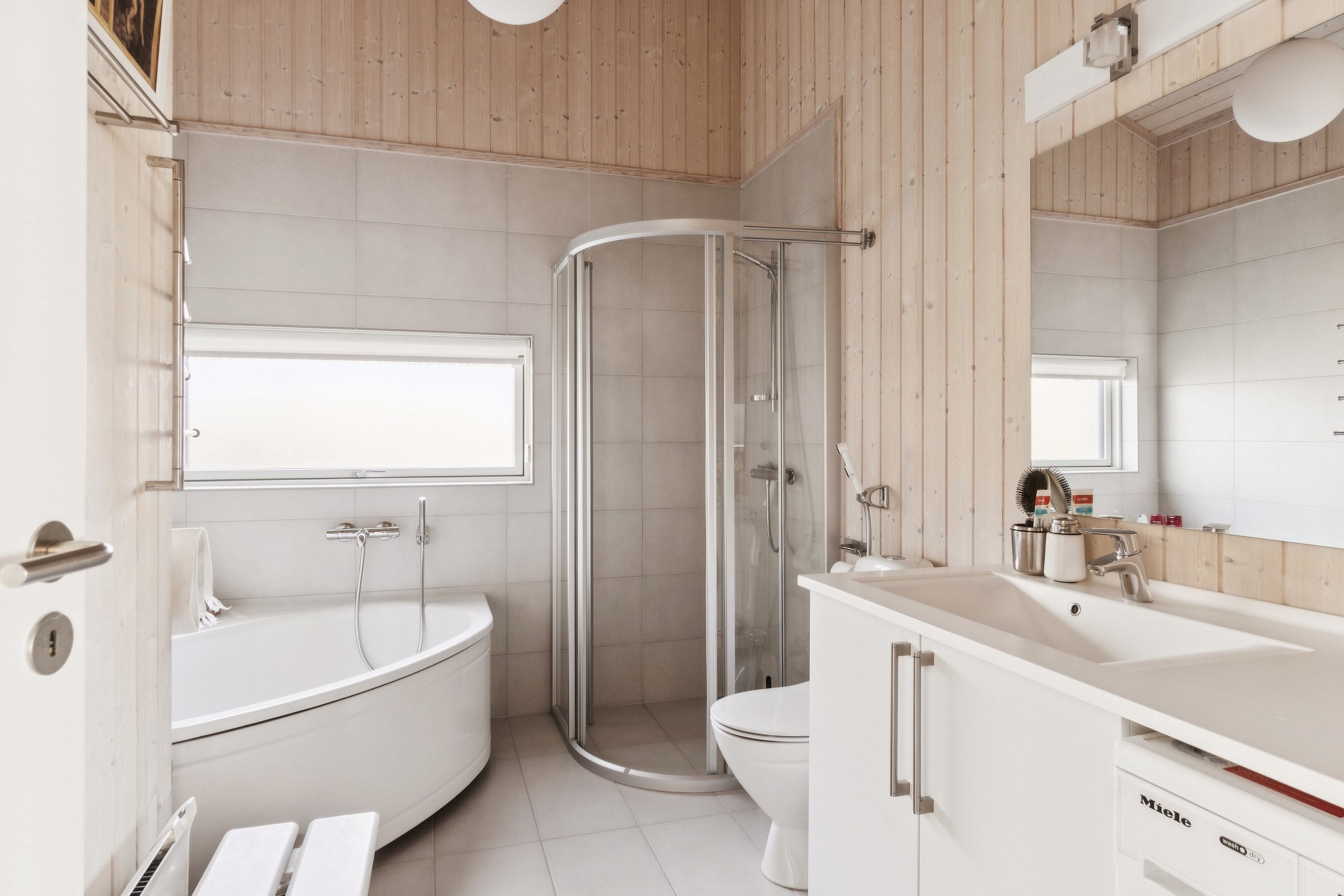 Fremhævet badeværelse billede i fuldskærmstilstand. Billede af Slothsvej 24, 4400 Kalundborg