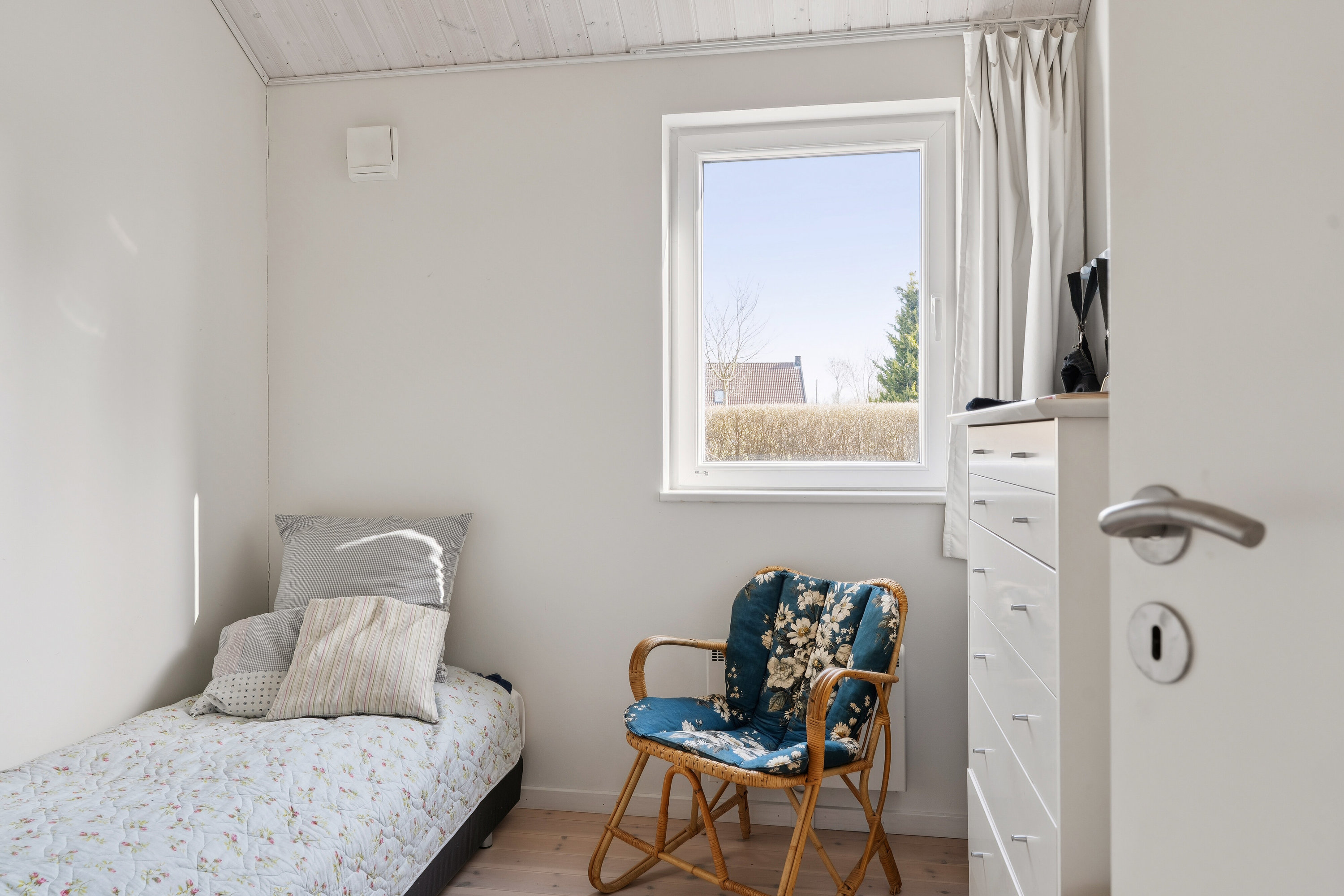 Fremhævet soveværelse billede i fuldskærmstilstand. Billede af Dalevænget 7, Munkerup, 3120 Dronningmølle