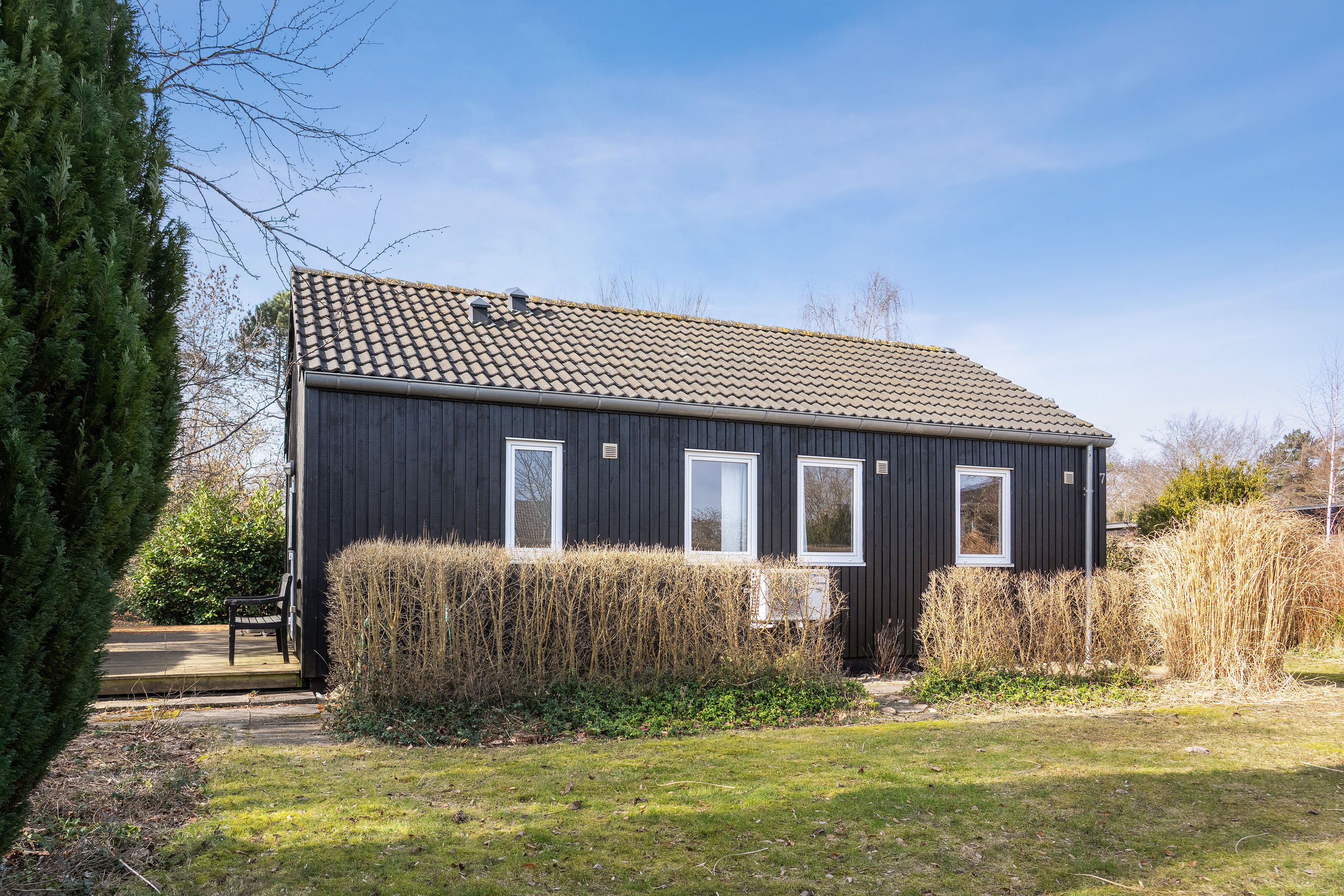 Fremhævet set fra haven billede i fuldskærmstilstand. Billede af Dalevænget 7, Munkerup, 3120 Dronningmølle