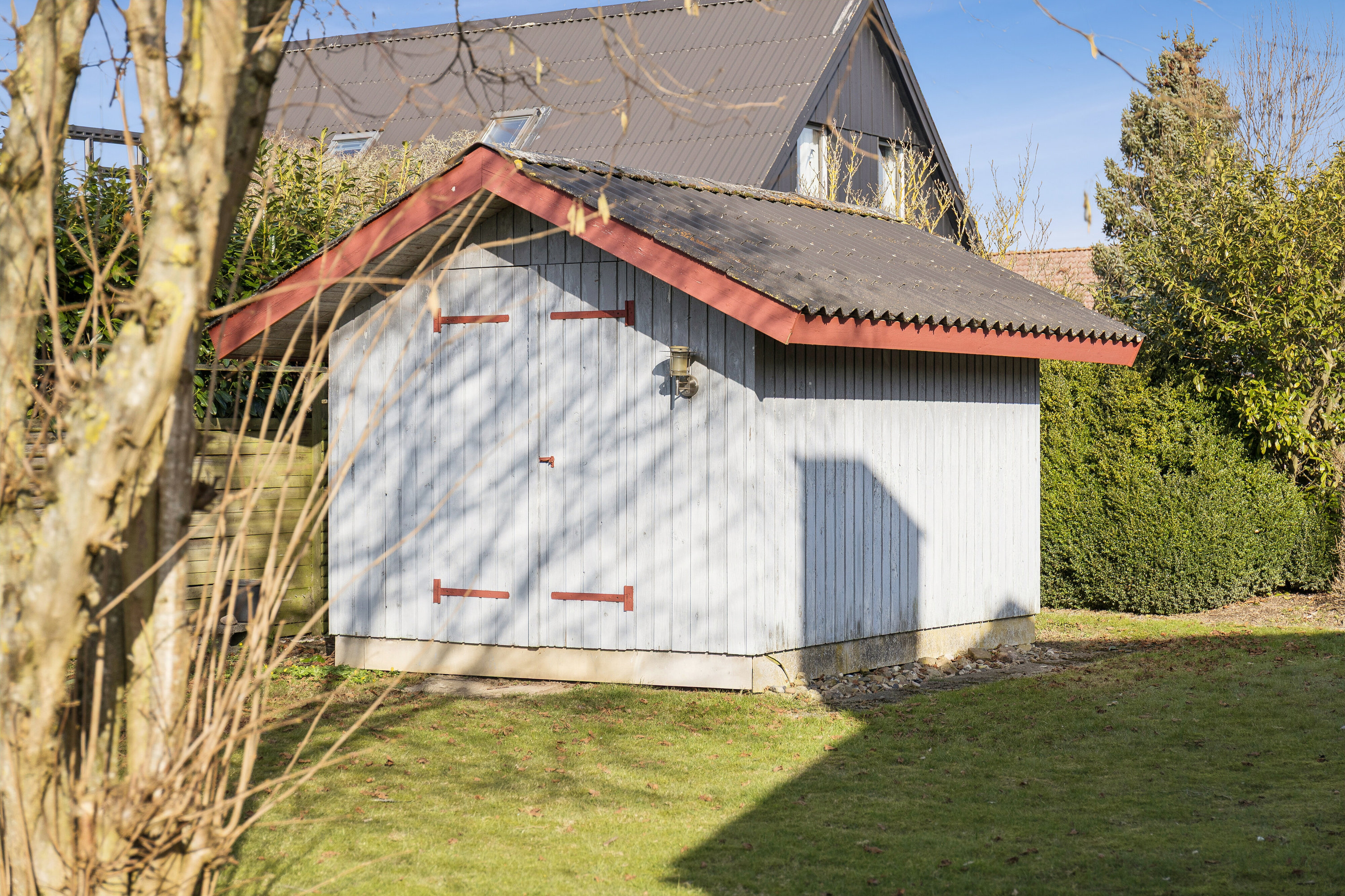 Fremhævet set fra haven billede i fuldskærmstilstand. Billede af Lupinvej 39, 4773 Stensved