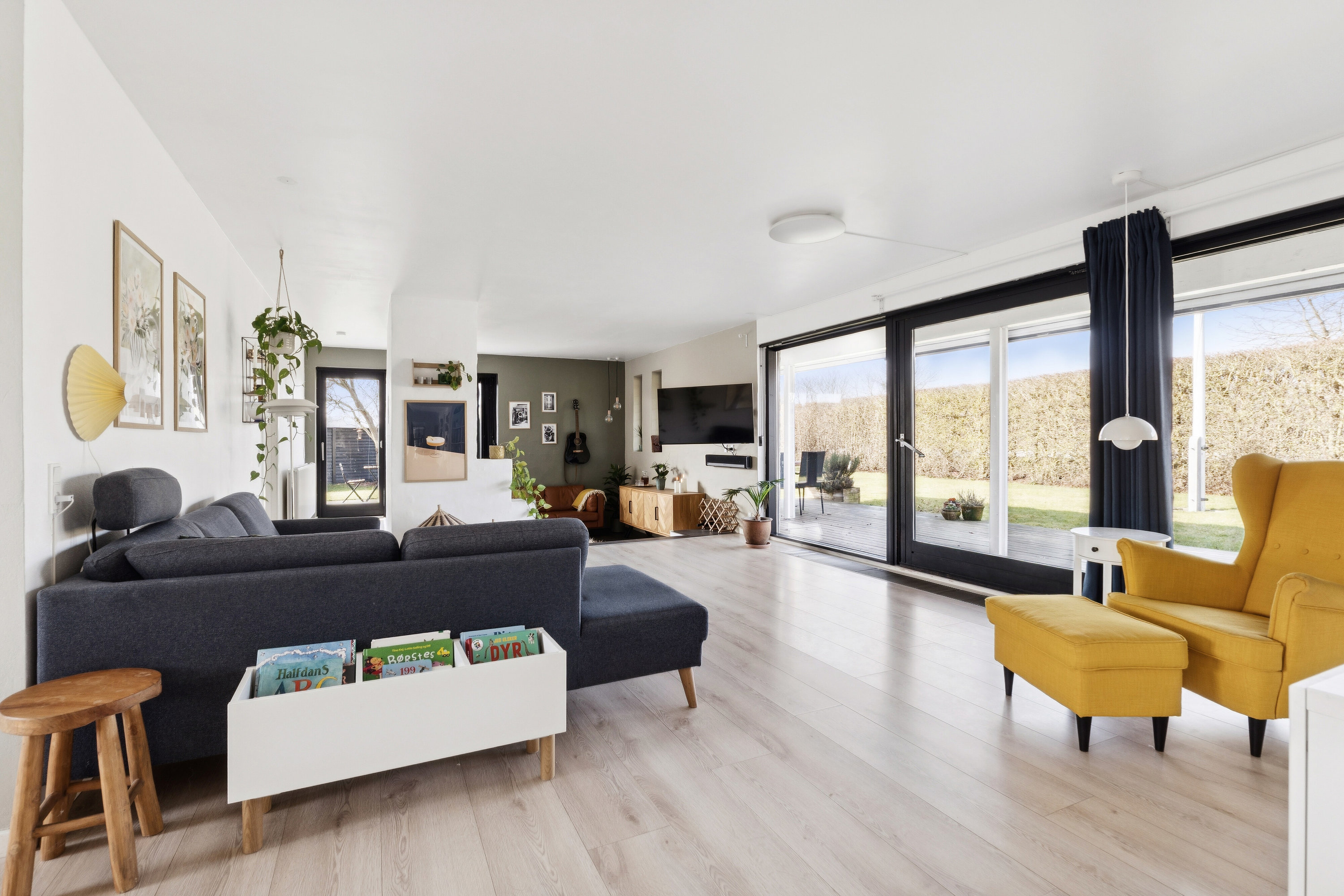 Fremhævet stue billede i fuldskærmstilstand. Billede af Gartnervænget 19, Rosilde, 5800 Nyborg