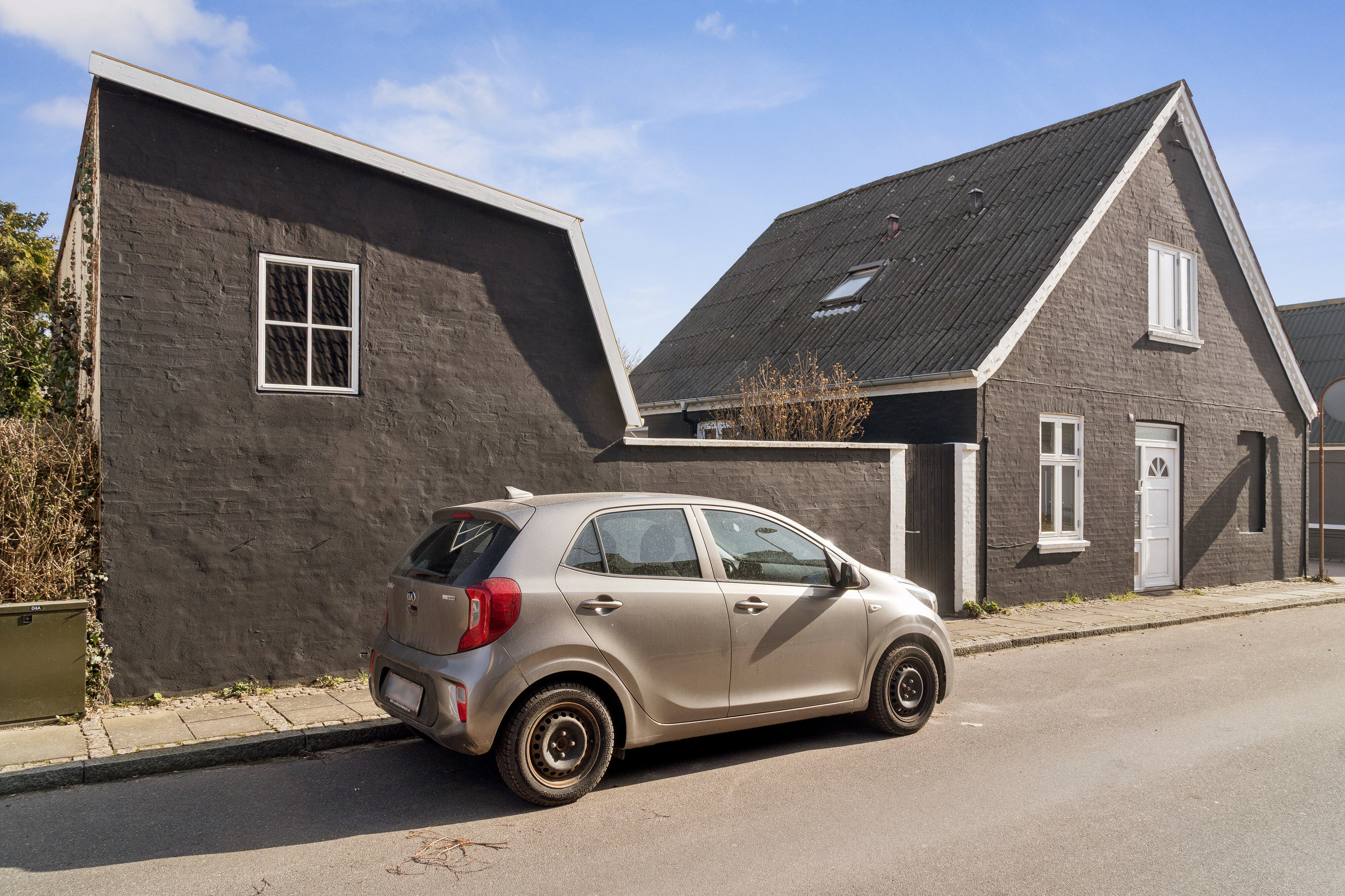 Fremhævet set fra haven billede i fuldskærmstilstand. Billede af Margrethevej 13, 4400 Kalundborg