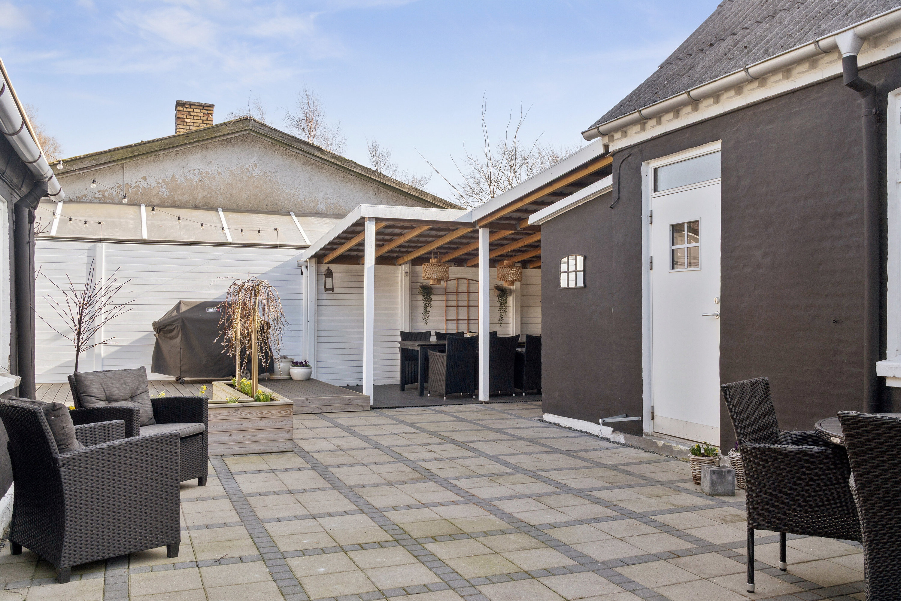 Fremhævet set fra haven billede i fuldskærmstilstand. Billede af Margrethevej 13, 4400 Kalundborg