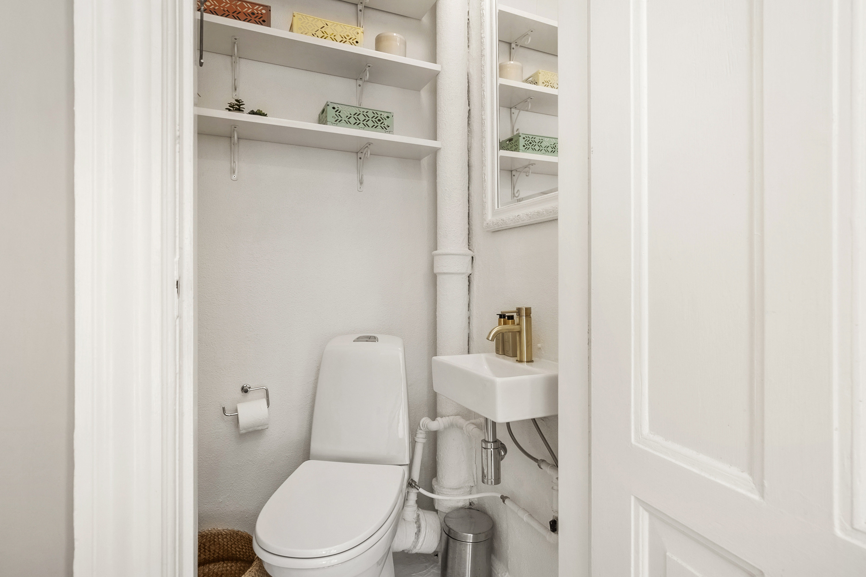 Fremhævet toilet billede i fuldskærmstilstand. Billede af Sdr. Boulevard 228, 2., 5000 Odense C