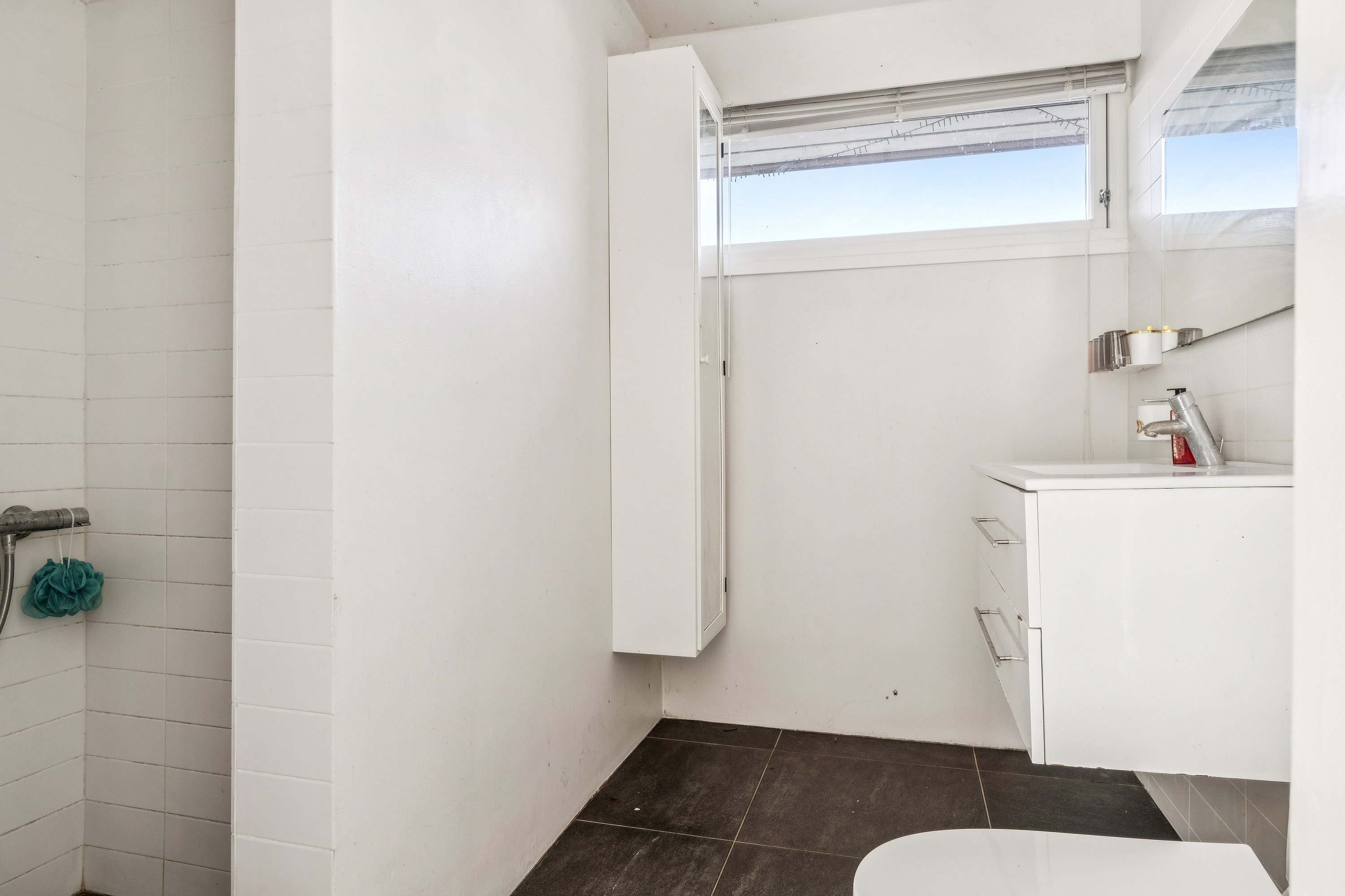 Fremhævet badeværelse billede i fuldskærmstilstand. Billede af Parkdammen 24, 2605 Brøndby