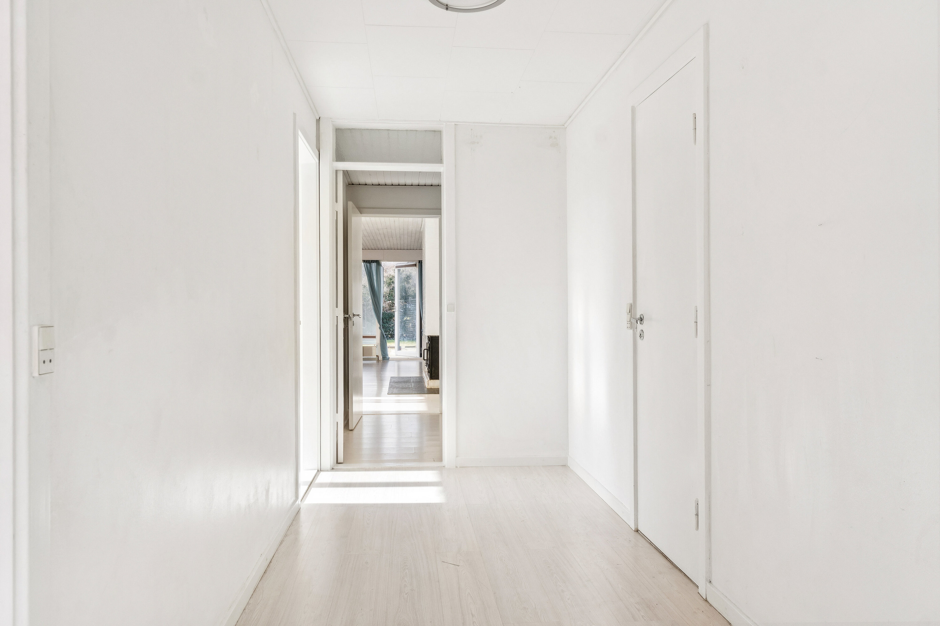 Fremhævet gang billede i fuldskærmstilstand. Billede af Parkdammen 24, 2605 Brøndby