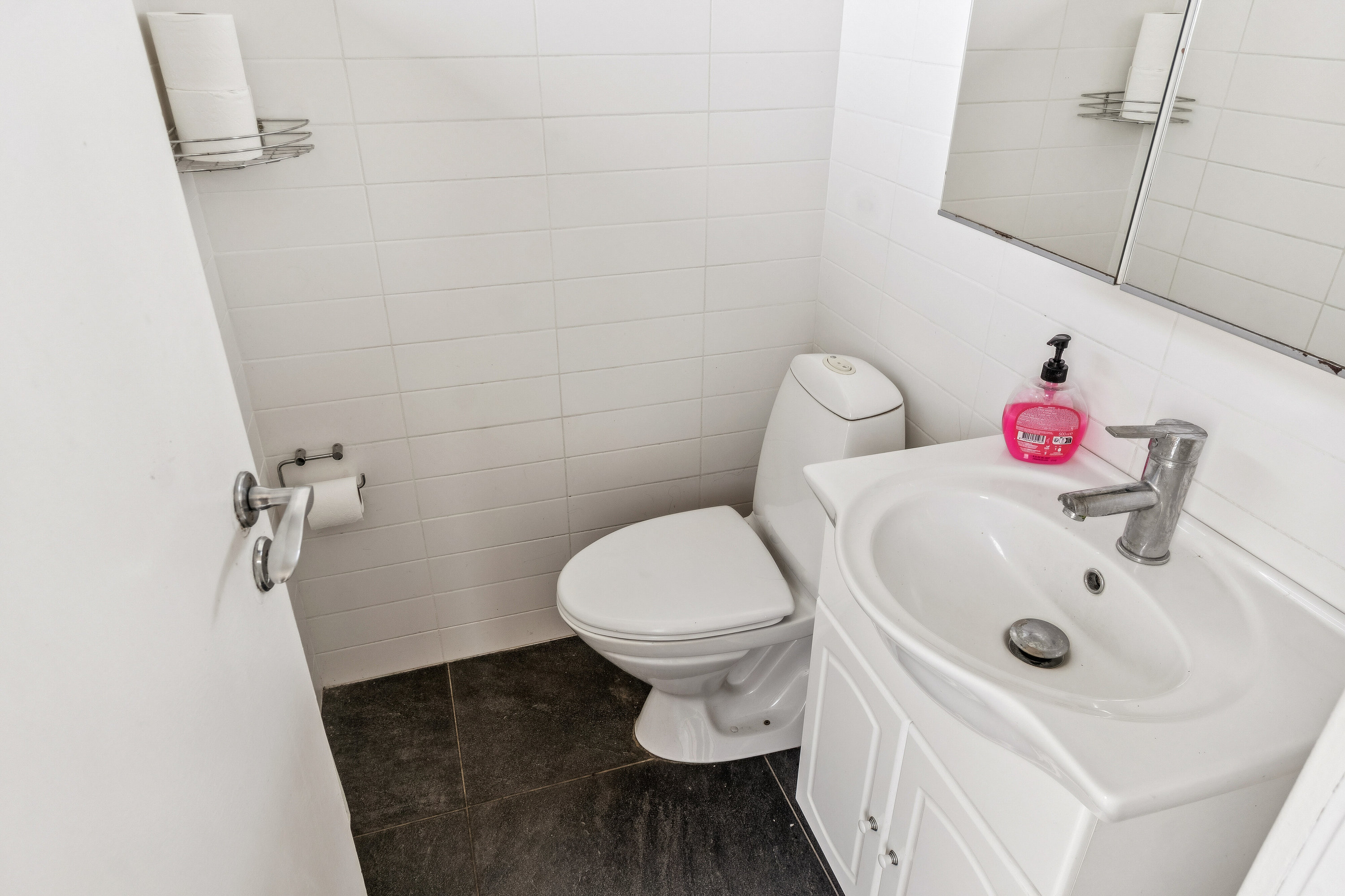 Fremhævet badeværelse billede i fuldskærmstilstand. Billede af Parkdammen 24, 2605 Brøndby