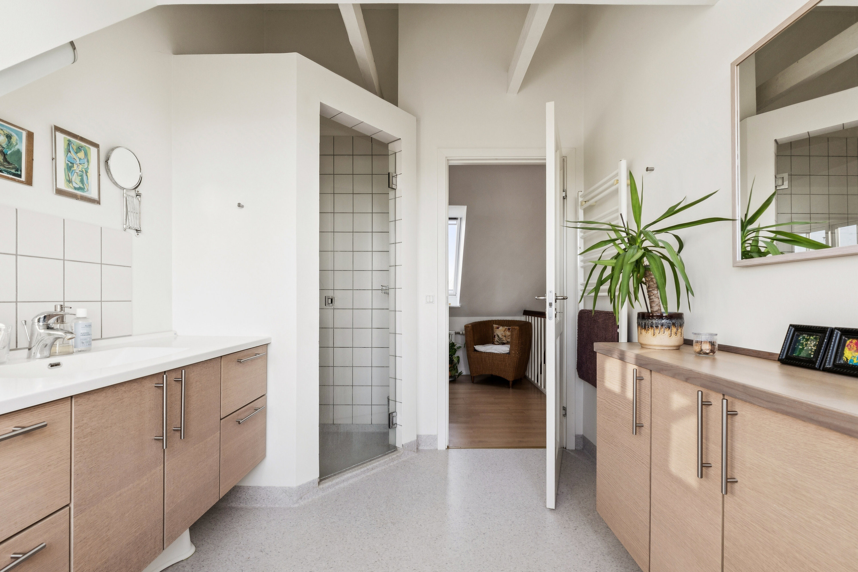 Fremhævet badeværelse billede i fuldskærmstilstand. Billede af Solbakkevej 12, 5874 Hesselager