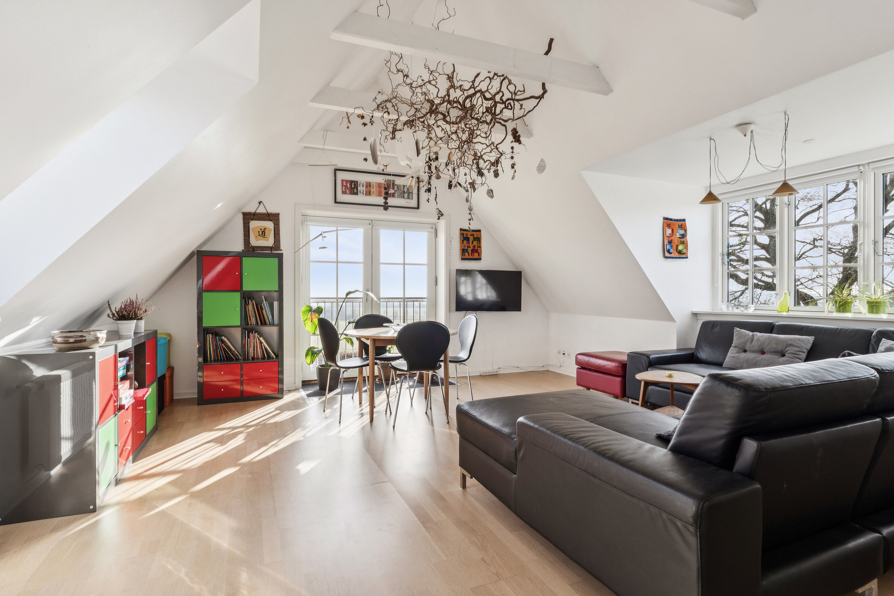 Fremhævet stue billede i fuldskærmstilstand. Billede af Solbakkevej 12, 5874 Hesselager