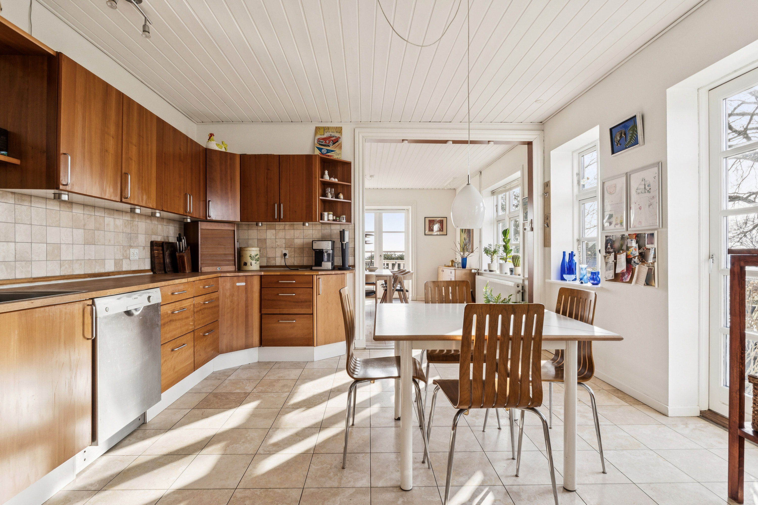 Fremhævet spisestue billede i fuldskærmstilstand. Billede af Solbakkevej 12, 5874 Hesselager