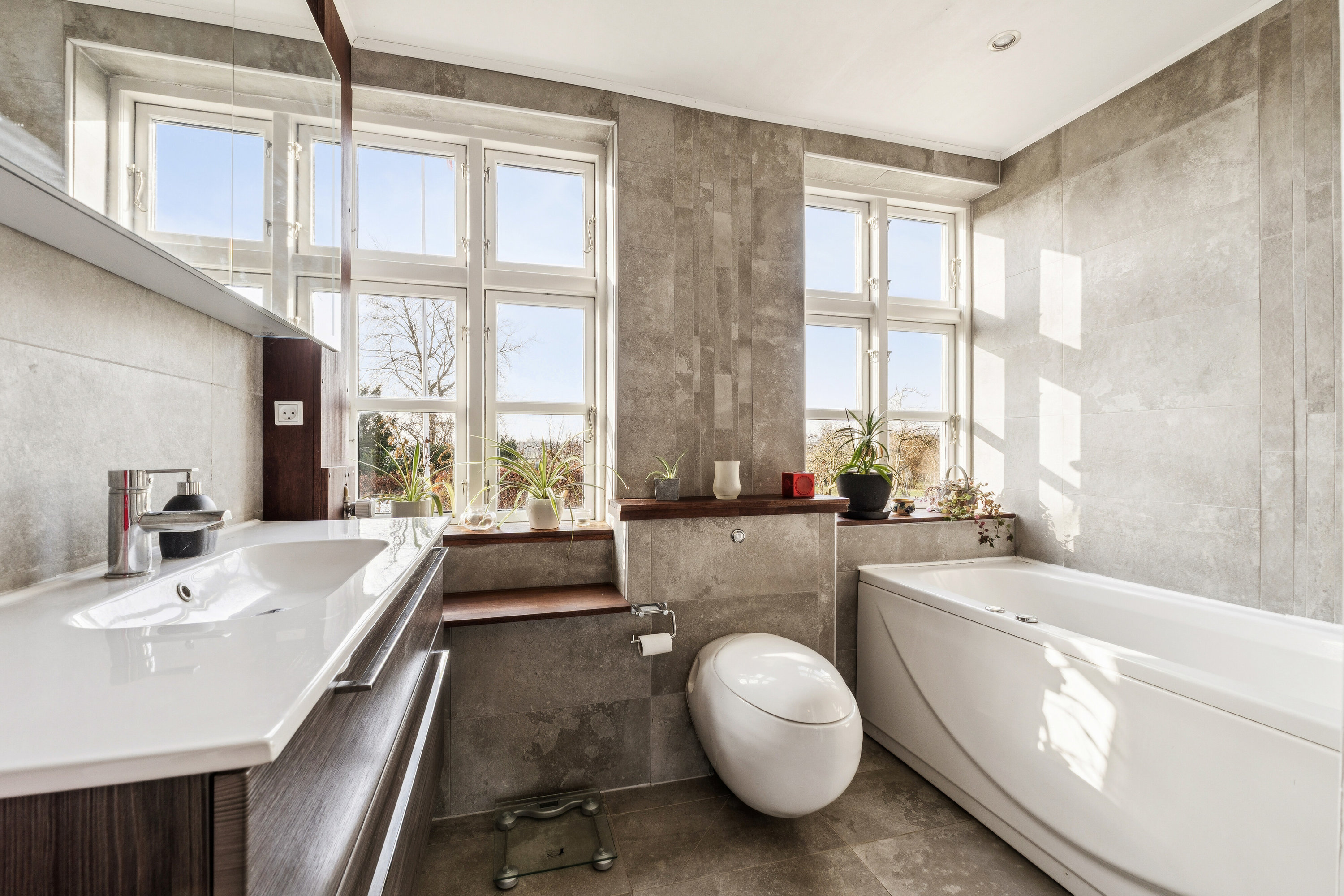 Fremhævet badeværelse billede i fuldskærmstilstand. Billede af Solbakkevej 12, 5874 Hesselager