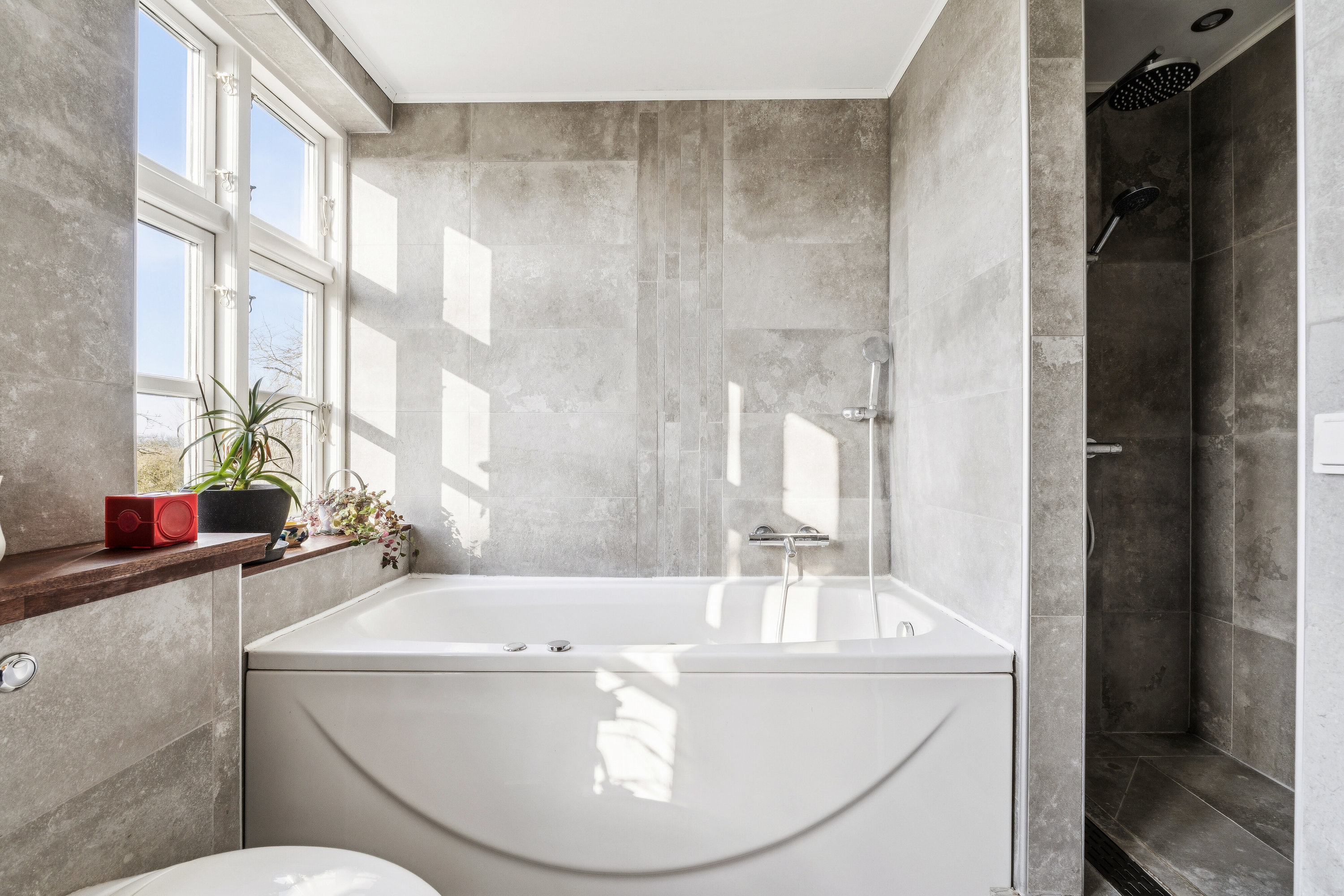 Fremhævet badeværelse billede i fuldskærmstilstand. Billede af Solbakkevej 12, 5874 Hesselager