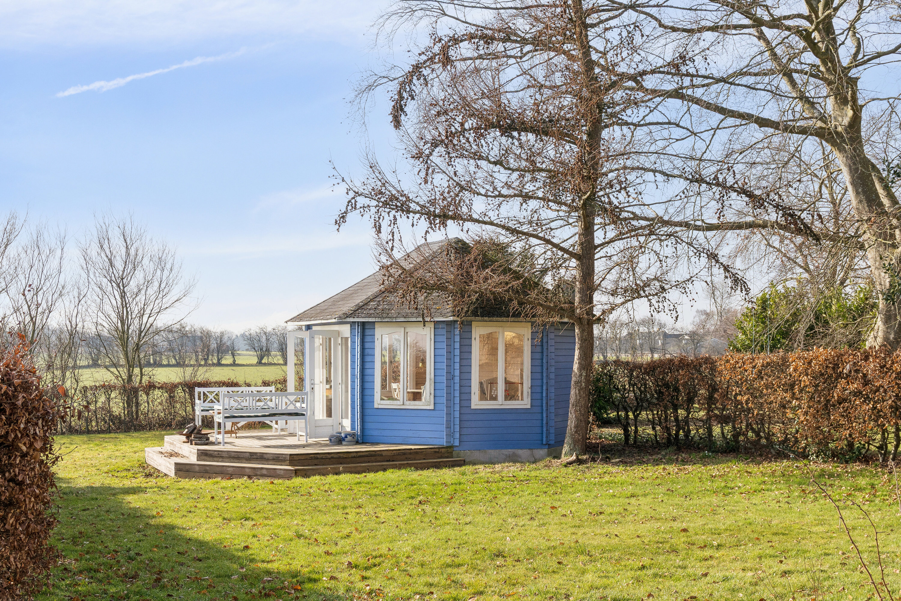 Fremhævet udendørs billede i fuldskærmstilstand. Billede af Solbakkevej 12, 5874 Hesselager