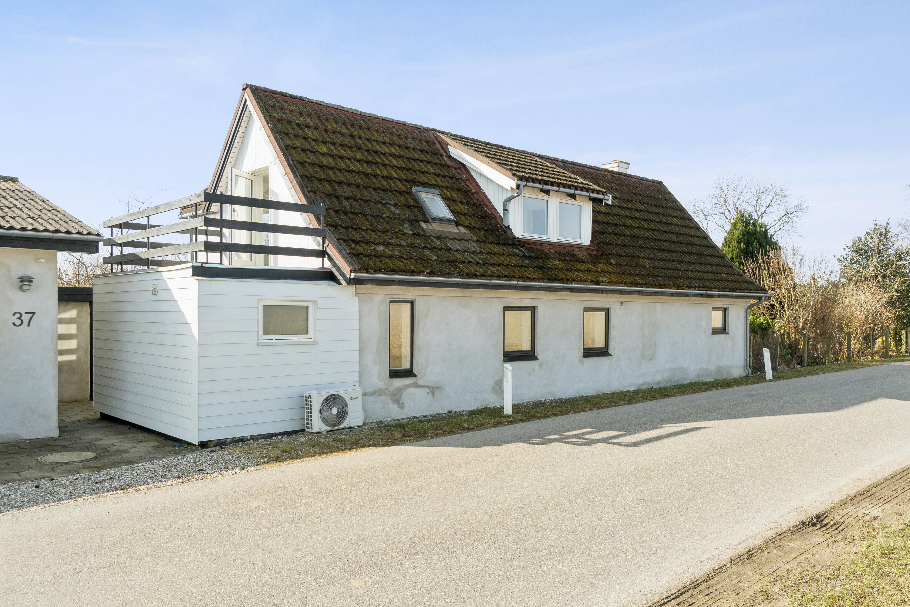 Fremhævet set fra haven billede i fuldskærmstilstand. Billede af Englebjergvej 37, Rønnebækshuse, 4700 Næstved