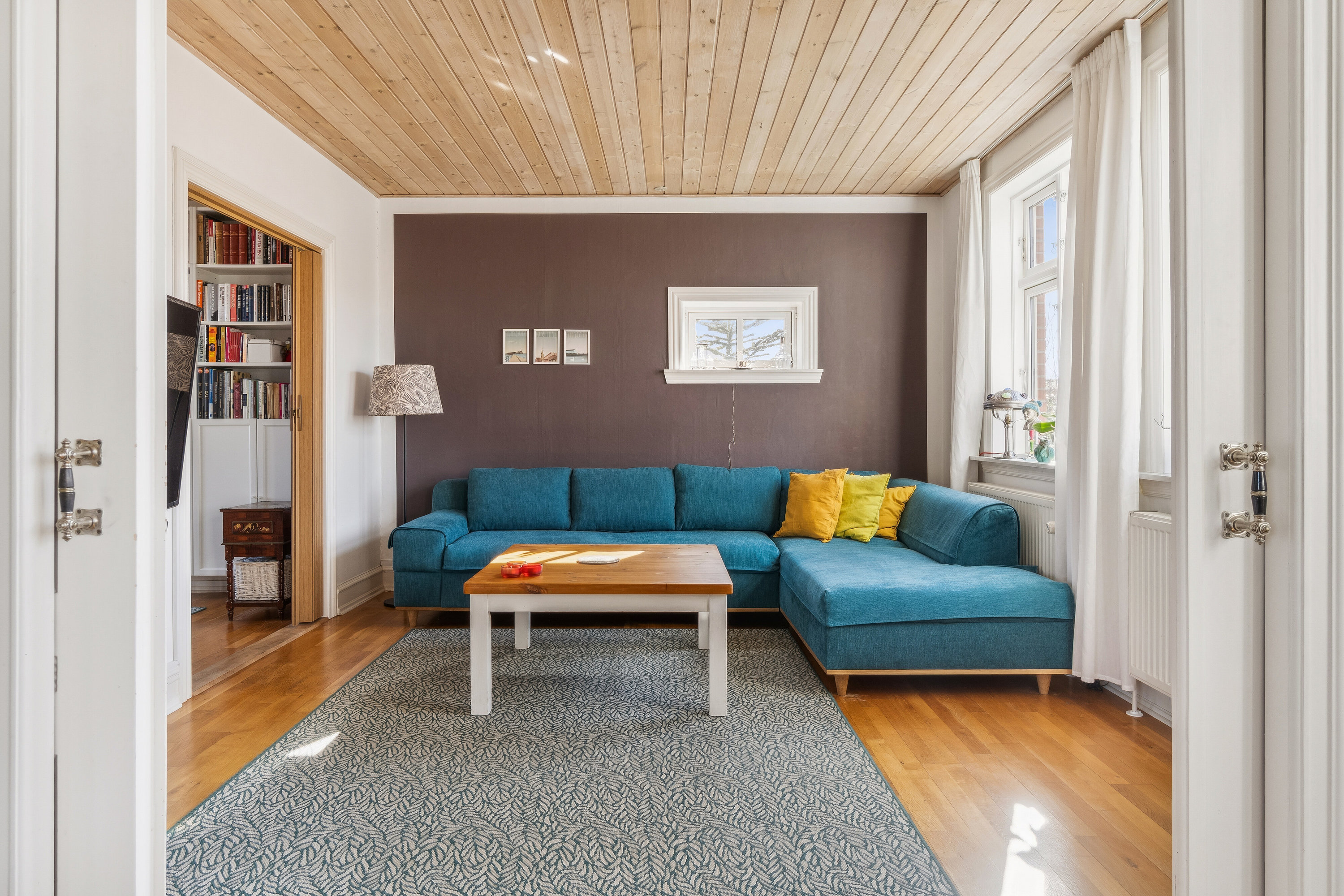 Fremhævet stue billede i fuldskærmstilstand. Billede af Hans Rømersvej 20, 3720 Aakirkeby