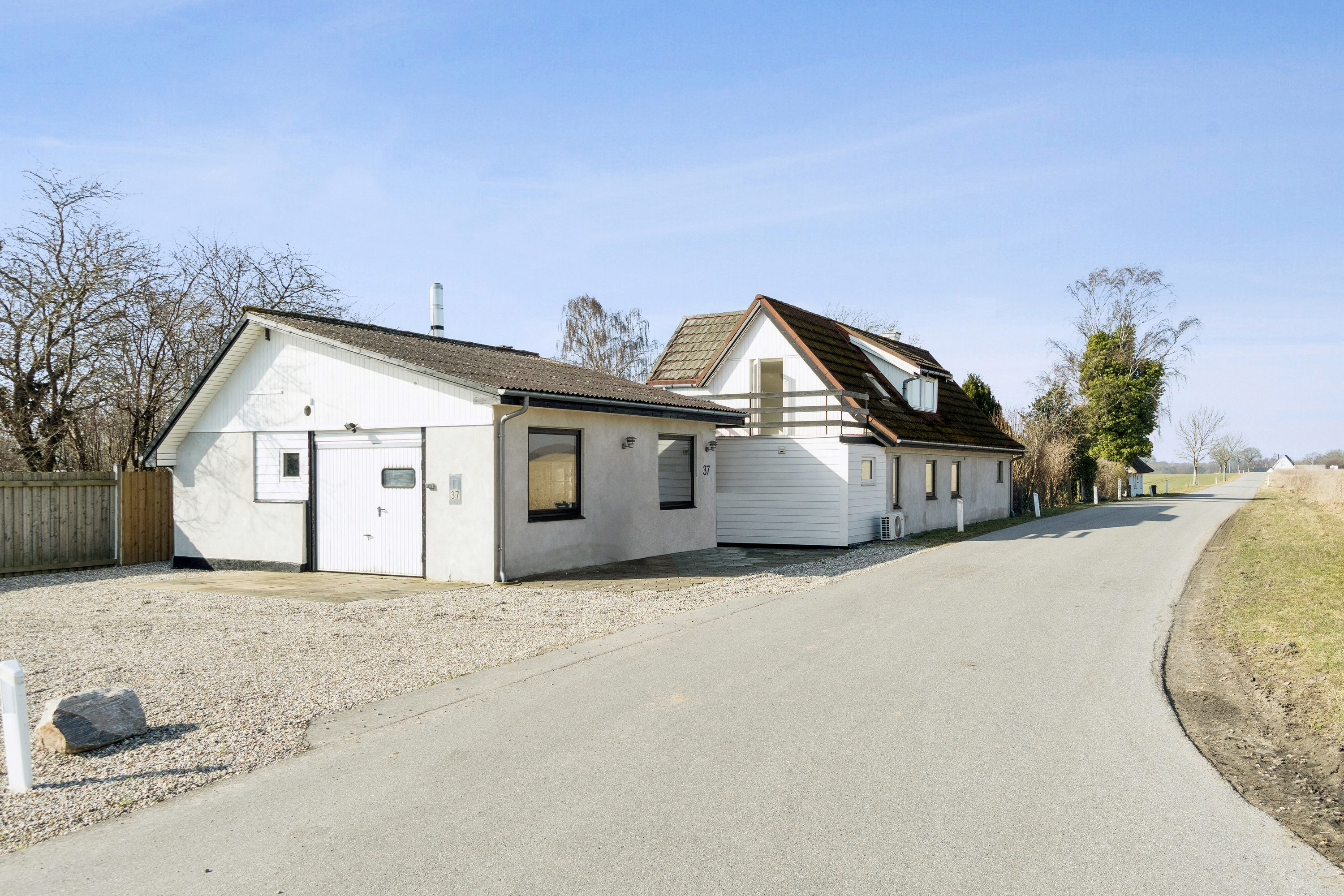 Fremhævet set fra haven billede i fuldskærmstilstand. Billede af Englebjergvej 37, Rønnebækshuse, 4700 Næstved