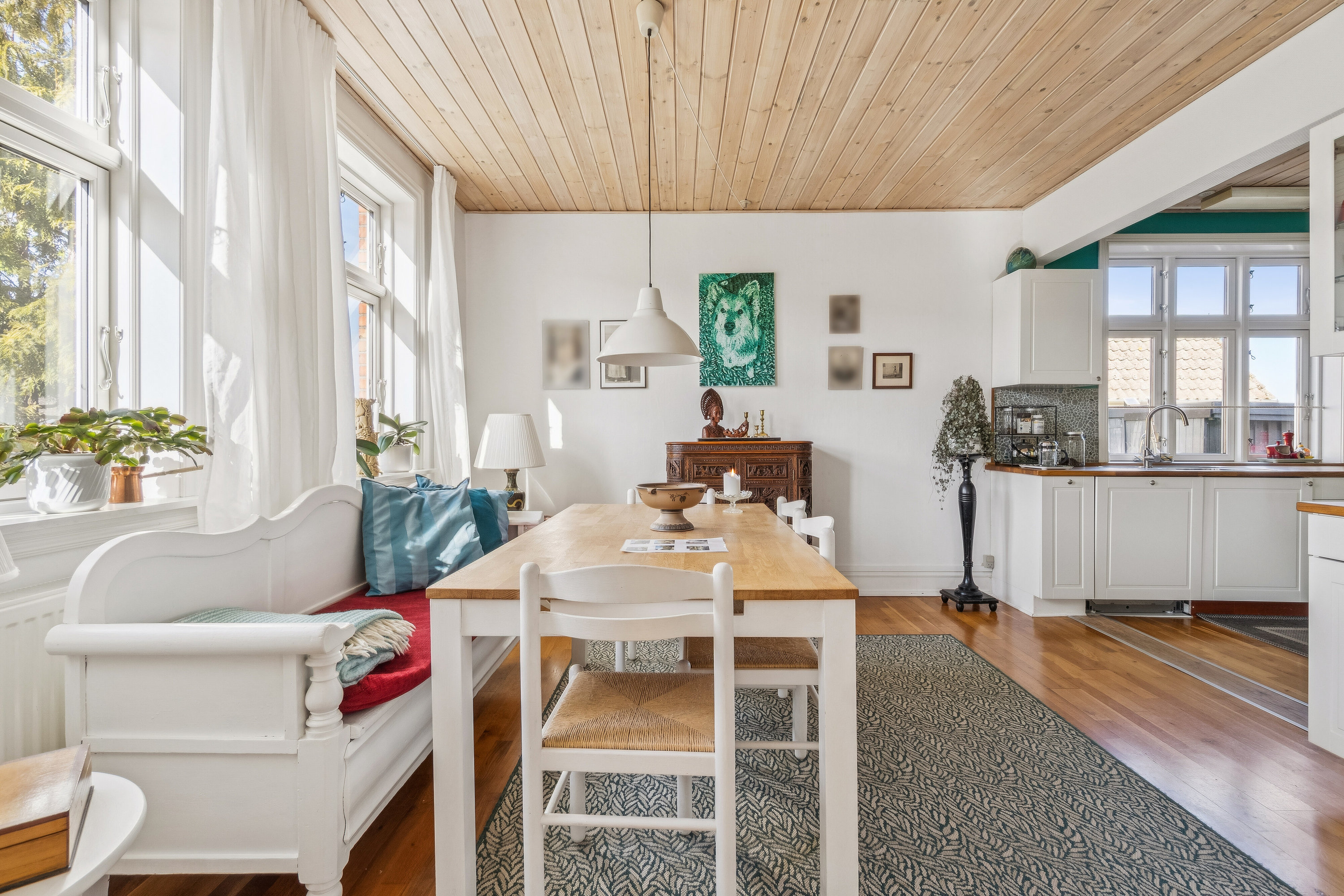 Fremhævet spisestue billede i fuldskærmstilstand. Billede af Hans Rømersvej 20, 3720 Aakirkeby