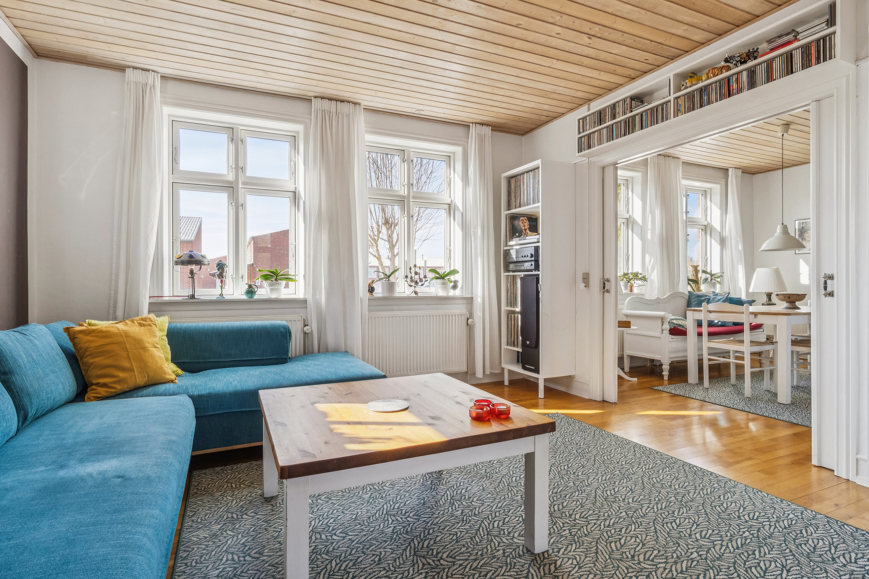 Fremhævet stue billede i fuldskærmstilstand. Billede af Hans Rømersvej 20, 3720 Aakirkeby