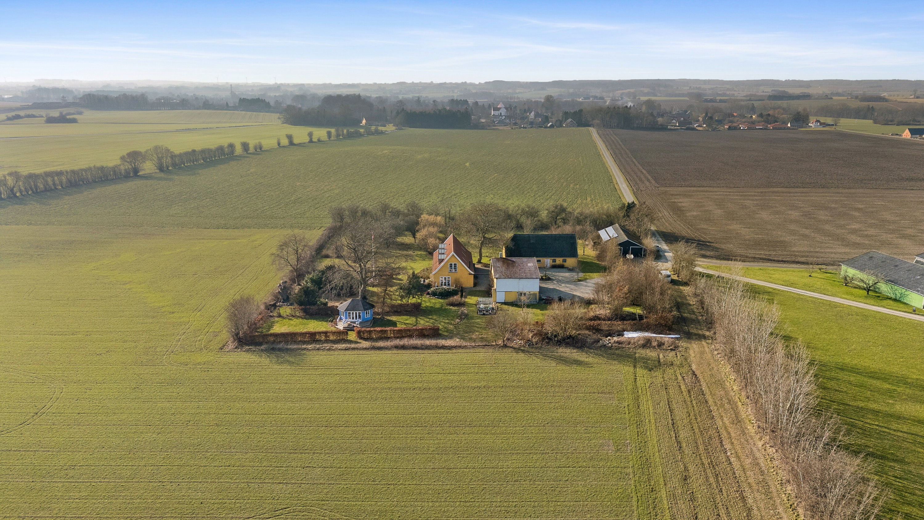 Fremhævet luftfoto billede i fuldskærmstilstand. Billede af Solbakkevej 12, 5874 Hesselager